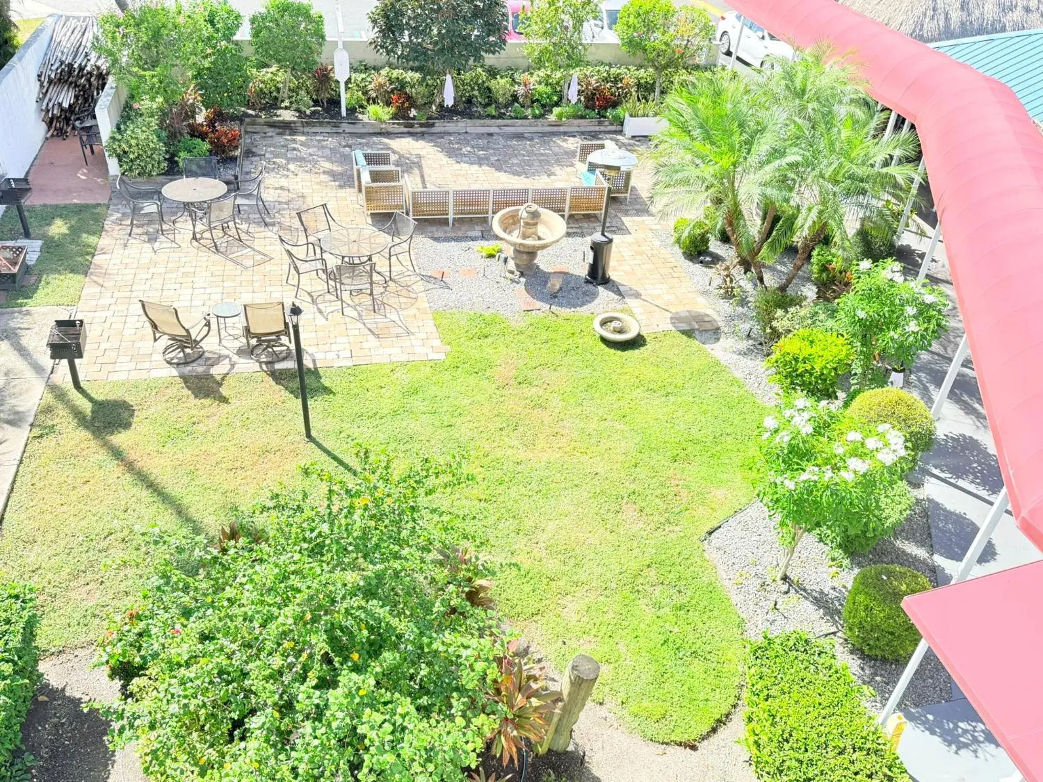 Property building in Lantern Inn & Suites - Sarasota Property building in Lantern Inn & Suites - Sarasota