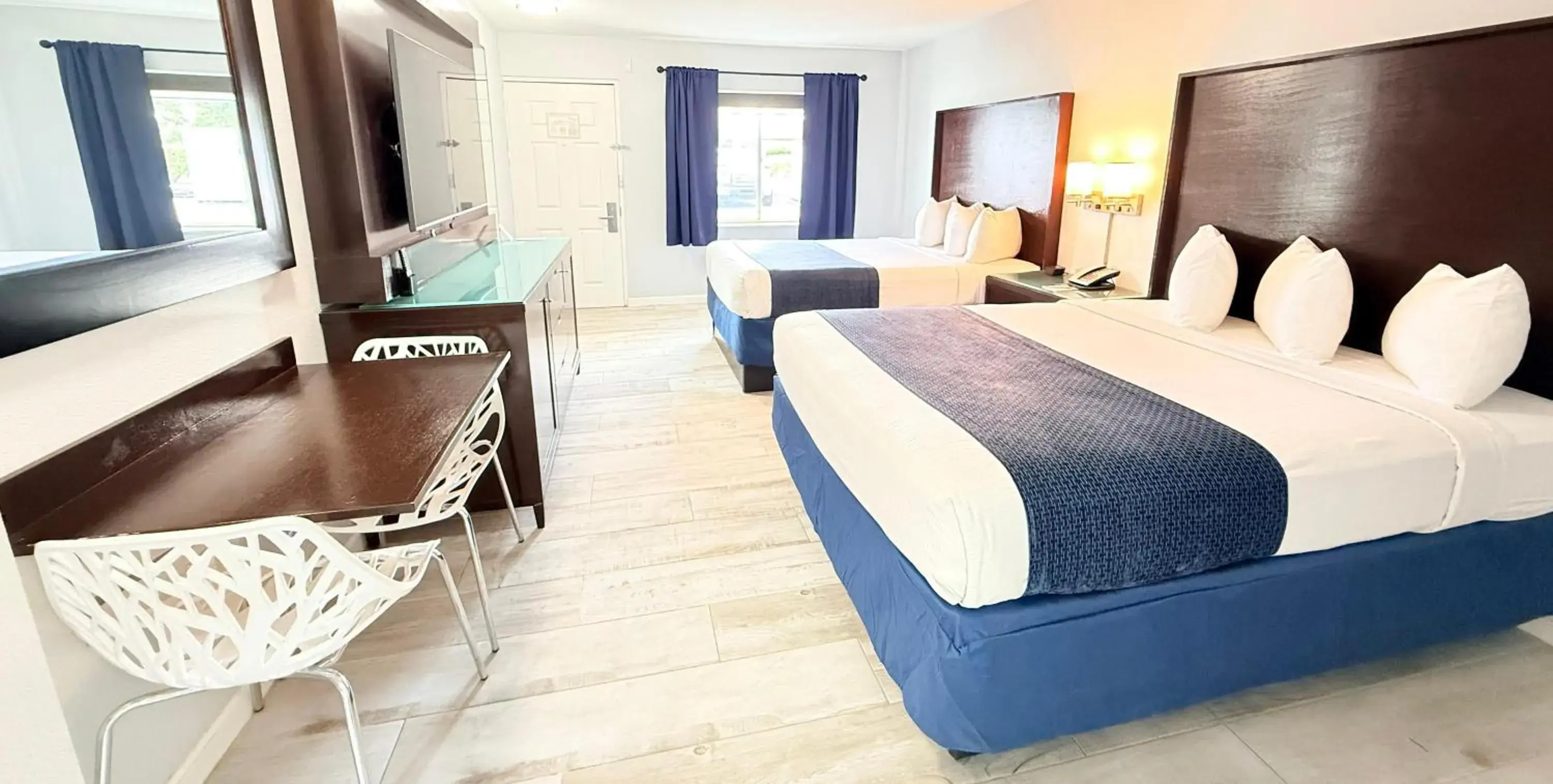 Bed in Lantern Inn & Suites - Sarasota Bed in Lantern Inn & Suites - Sarasota