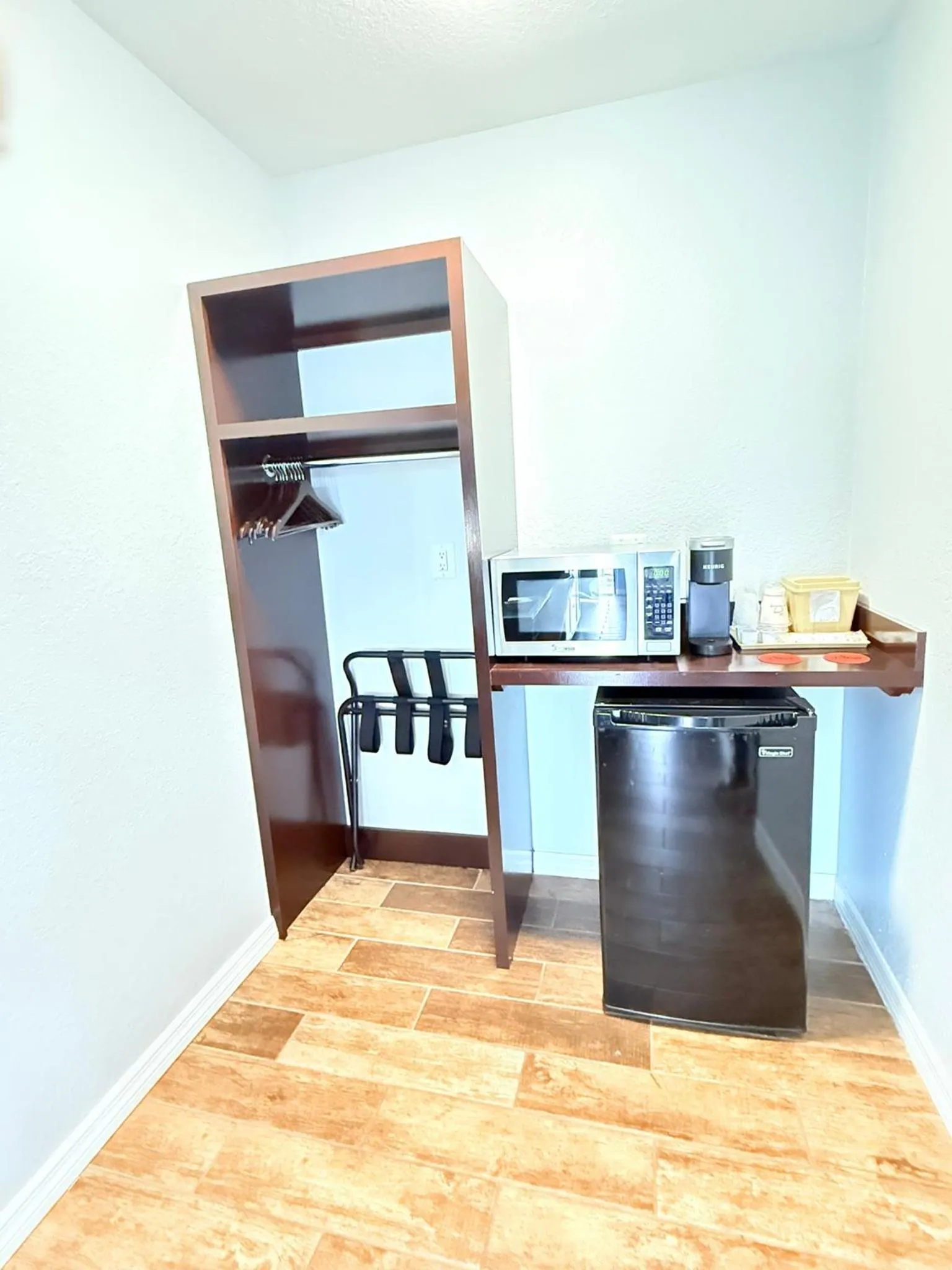 Coffee/tea facilities in Lantern Inn & Suites - Sarasota