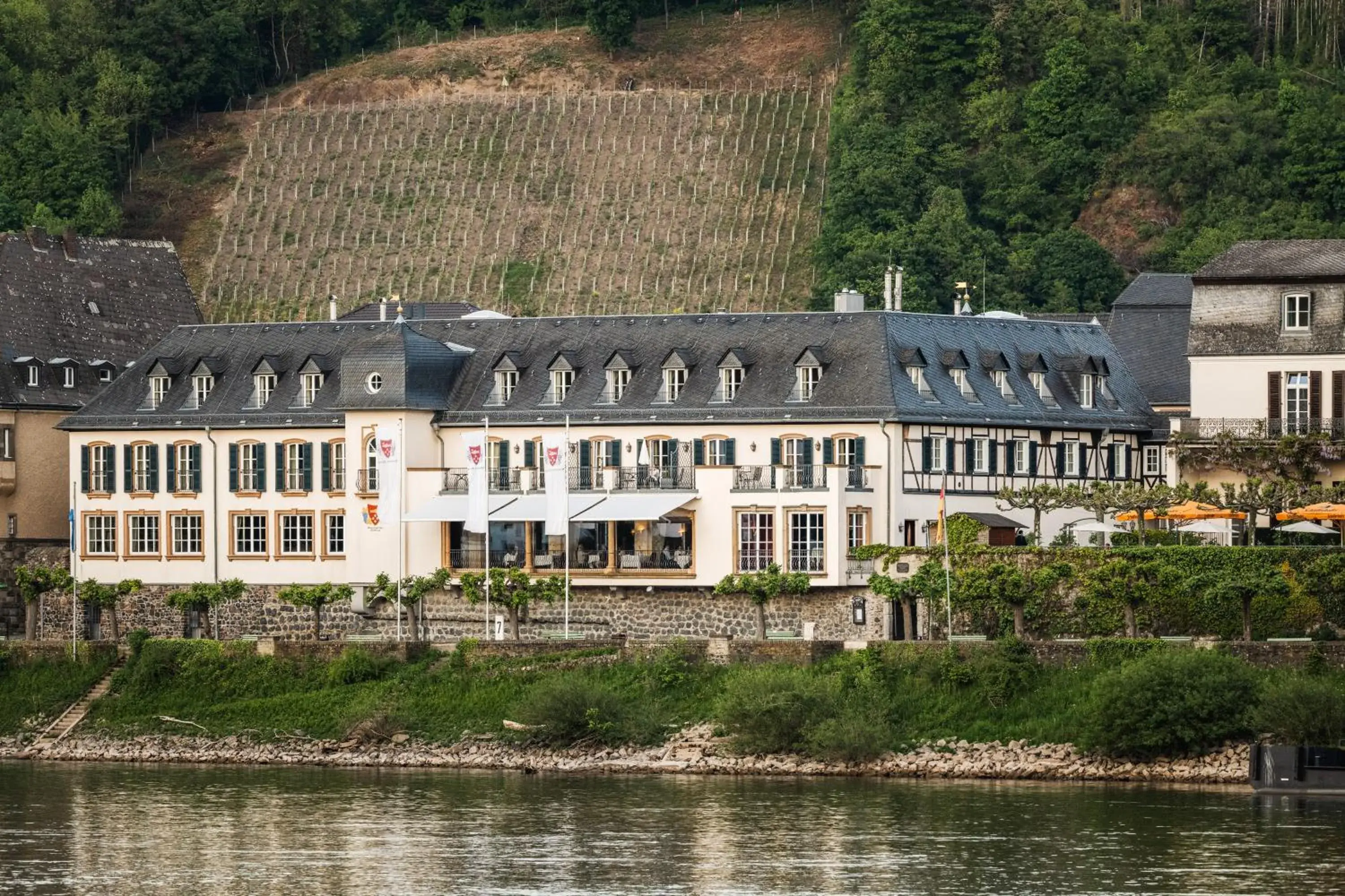 Property building in Rheinhotel Schulz Property building in Rheinhotel Schulz