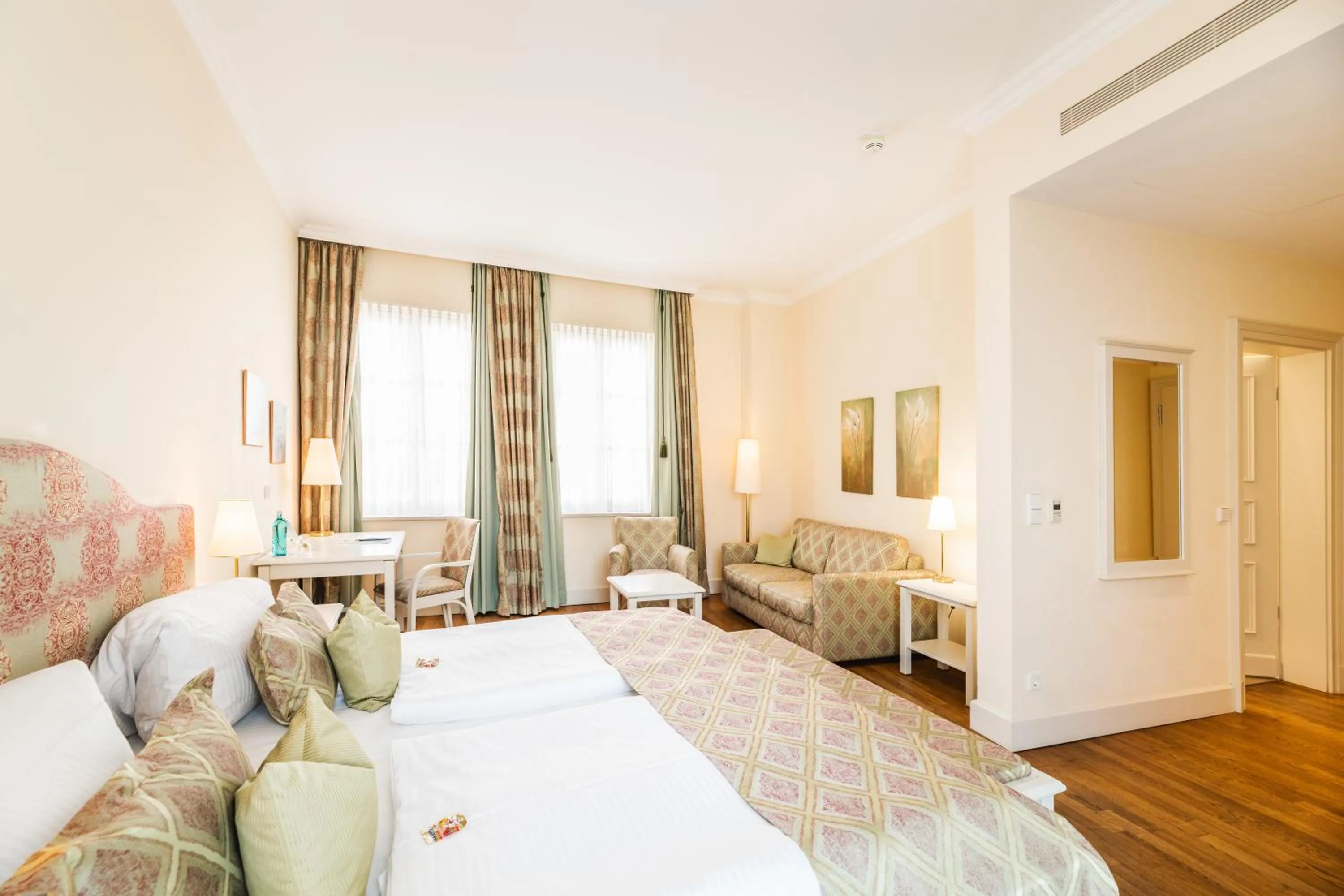 Photo of the whole room, Bed in Rheinhotel Schulz