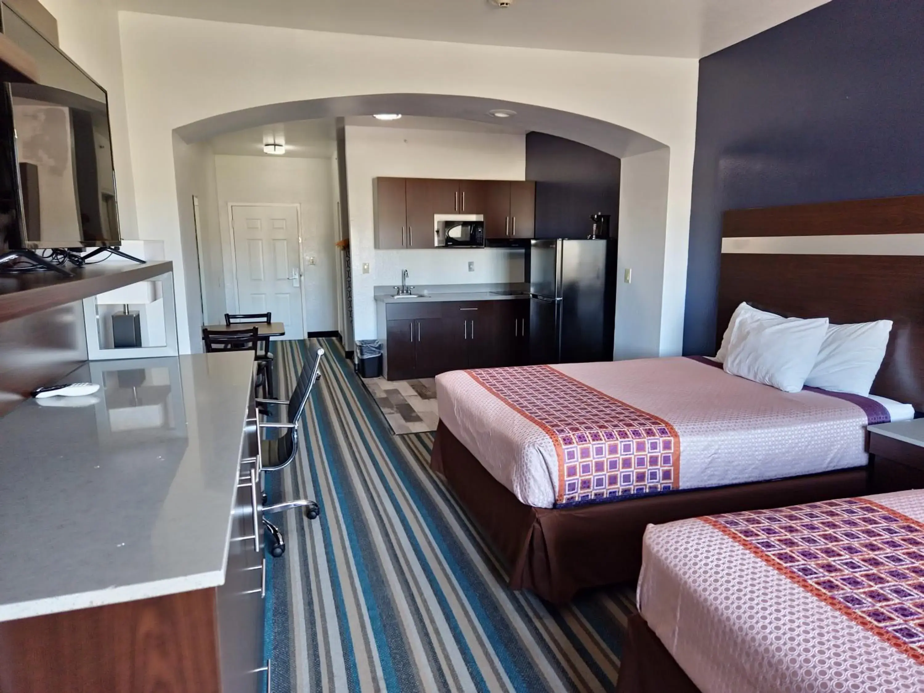 Bed in HomeBridge Inn and Suites Bed in HomeBridge Inn and Suites