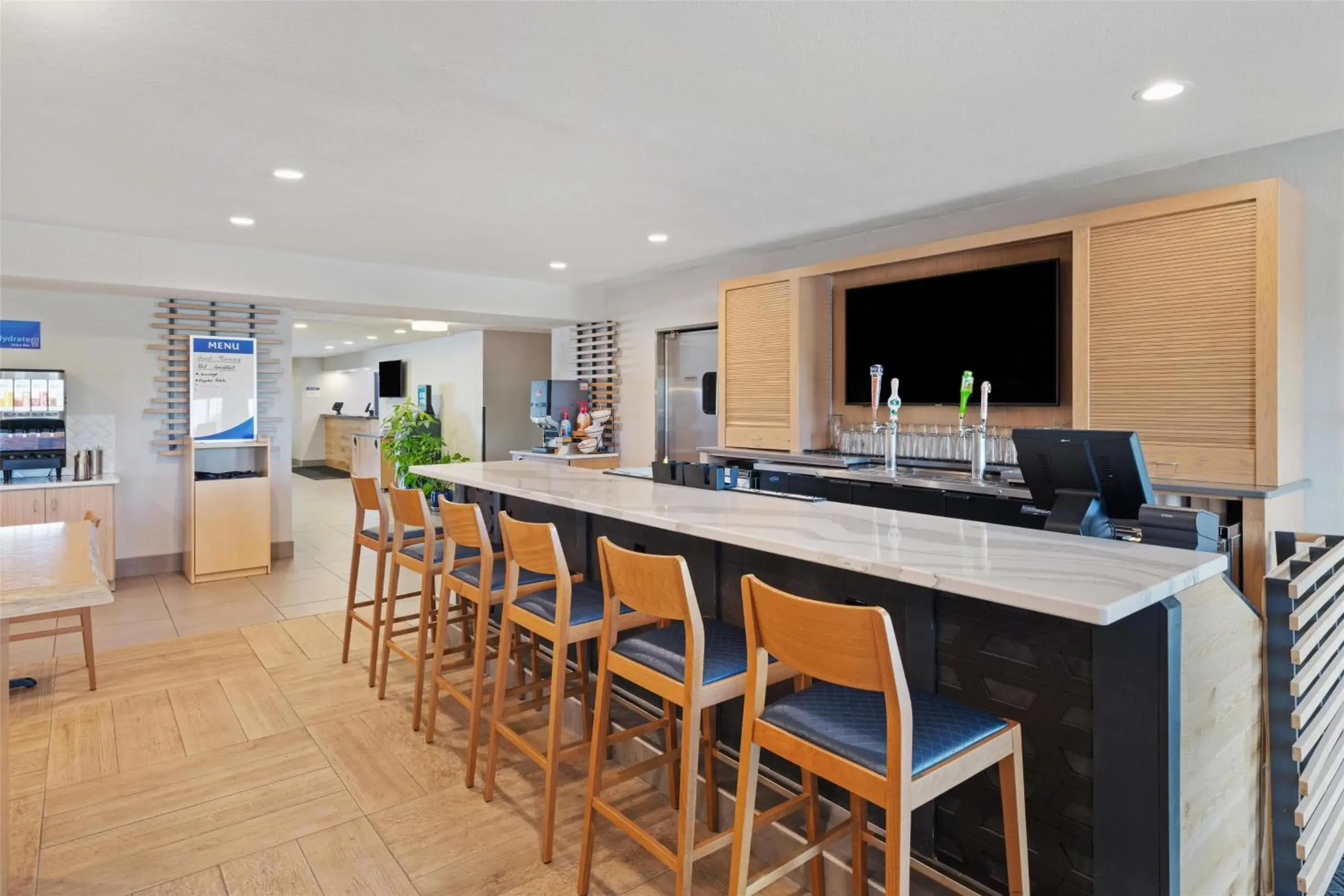 Lounge or bar in Best Western Eau Claire South Lounge or bar in Best Western Eau Claire South