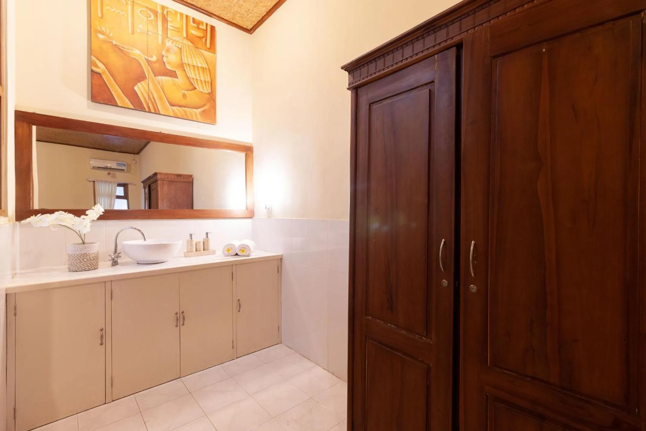 Toilet in The Guest Villas Legian Kuta