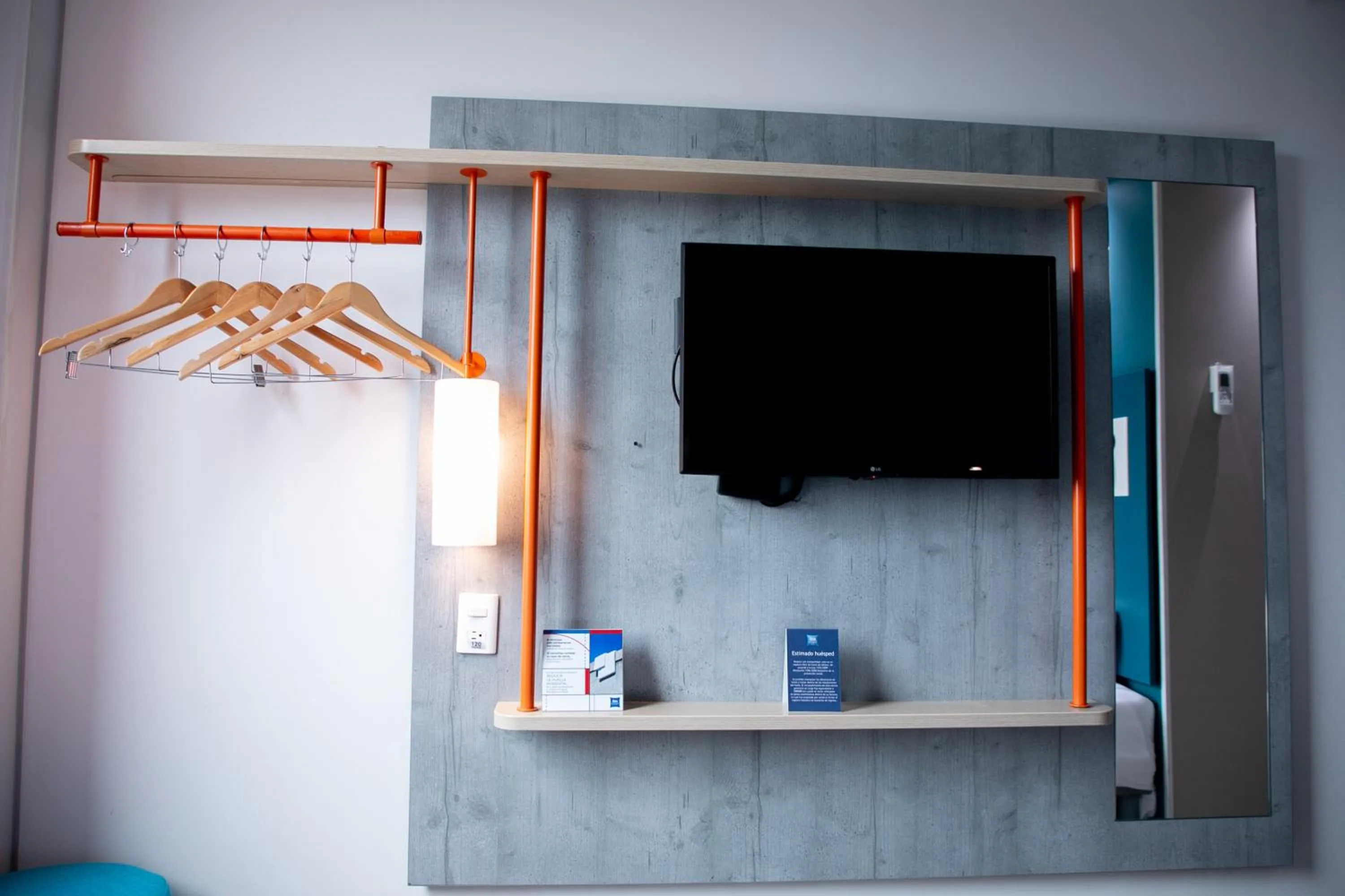 TV and multimedia in ibis budget Medellín Itagüí Metro