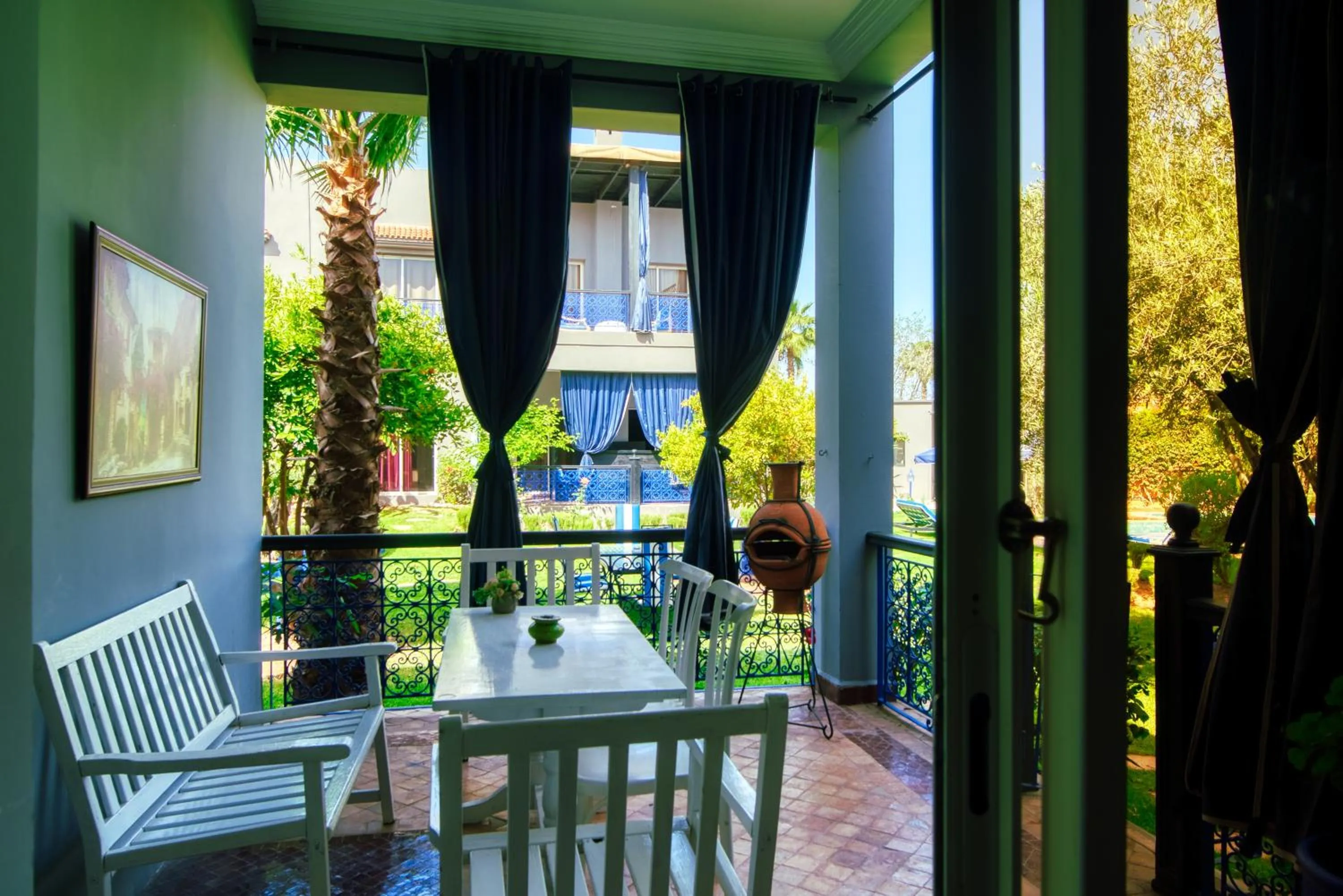 Patio in Villas 95 Appart'Hôtel