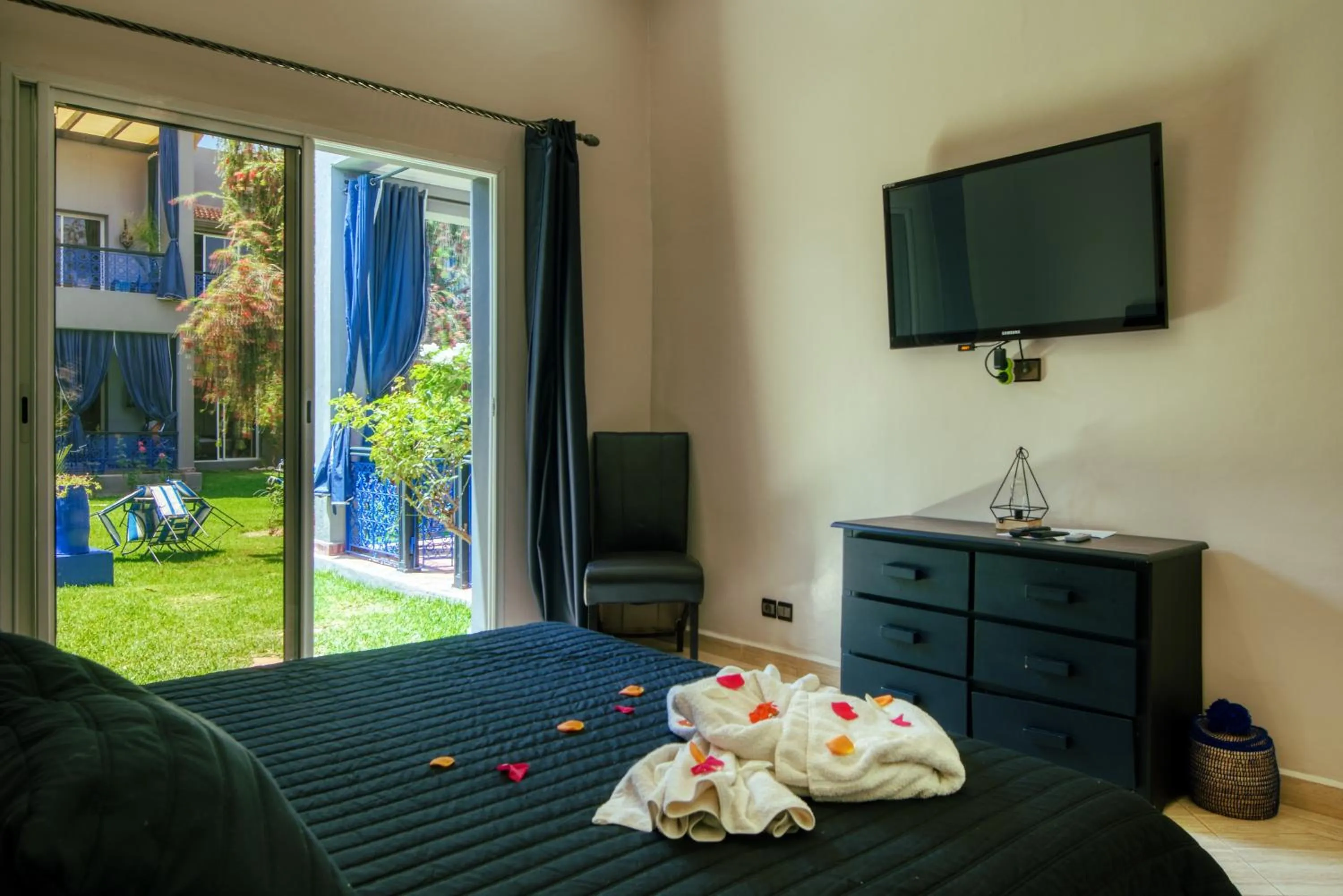 Bedroom, Bed in Villas 95 Appart'Hôtel