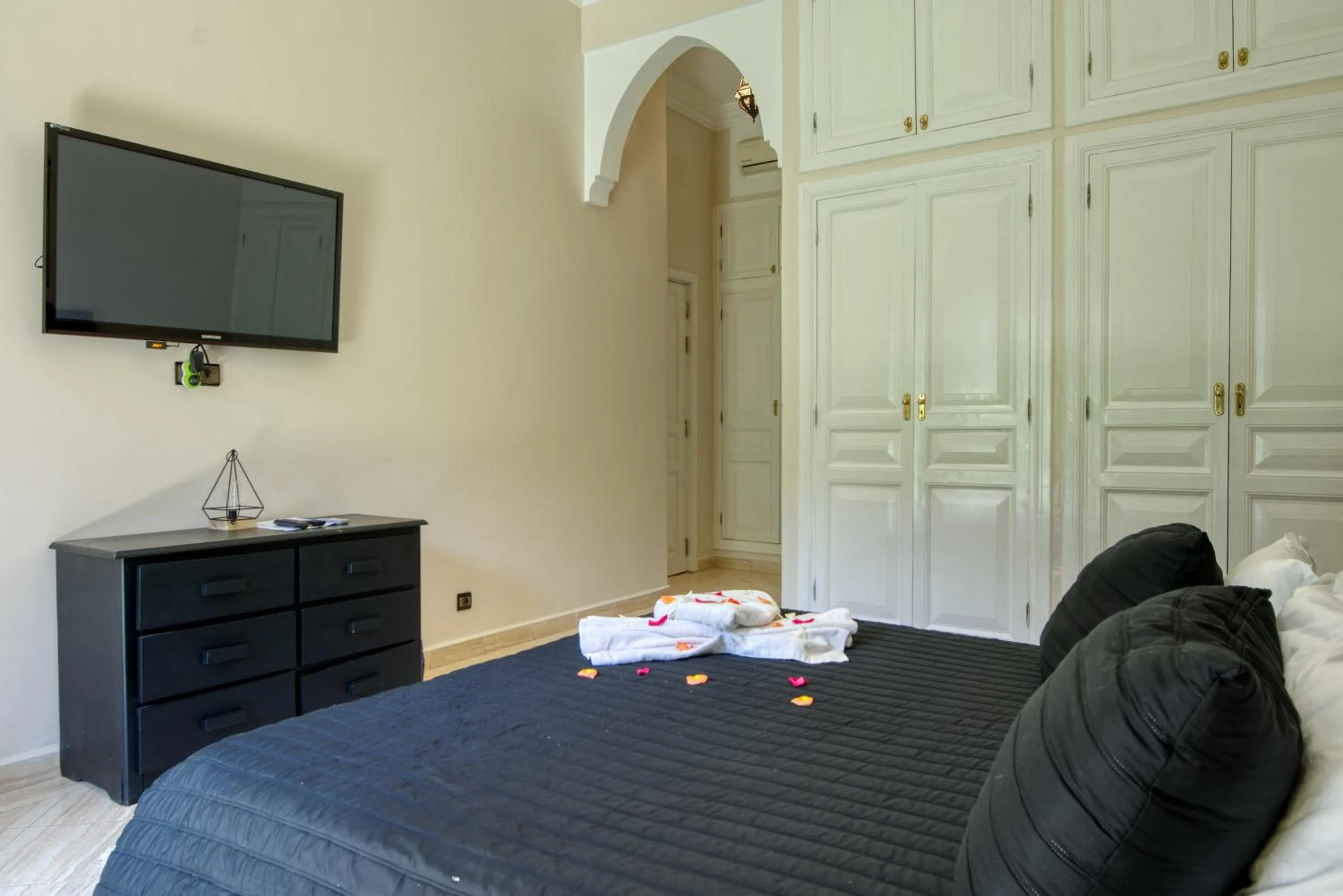 Bedroom, Bed in Villas 95 Appart'Hôtel