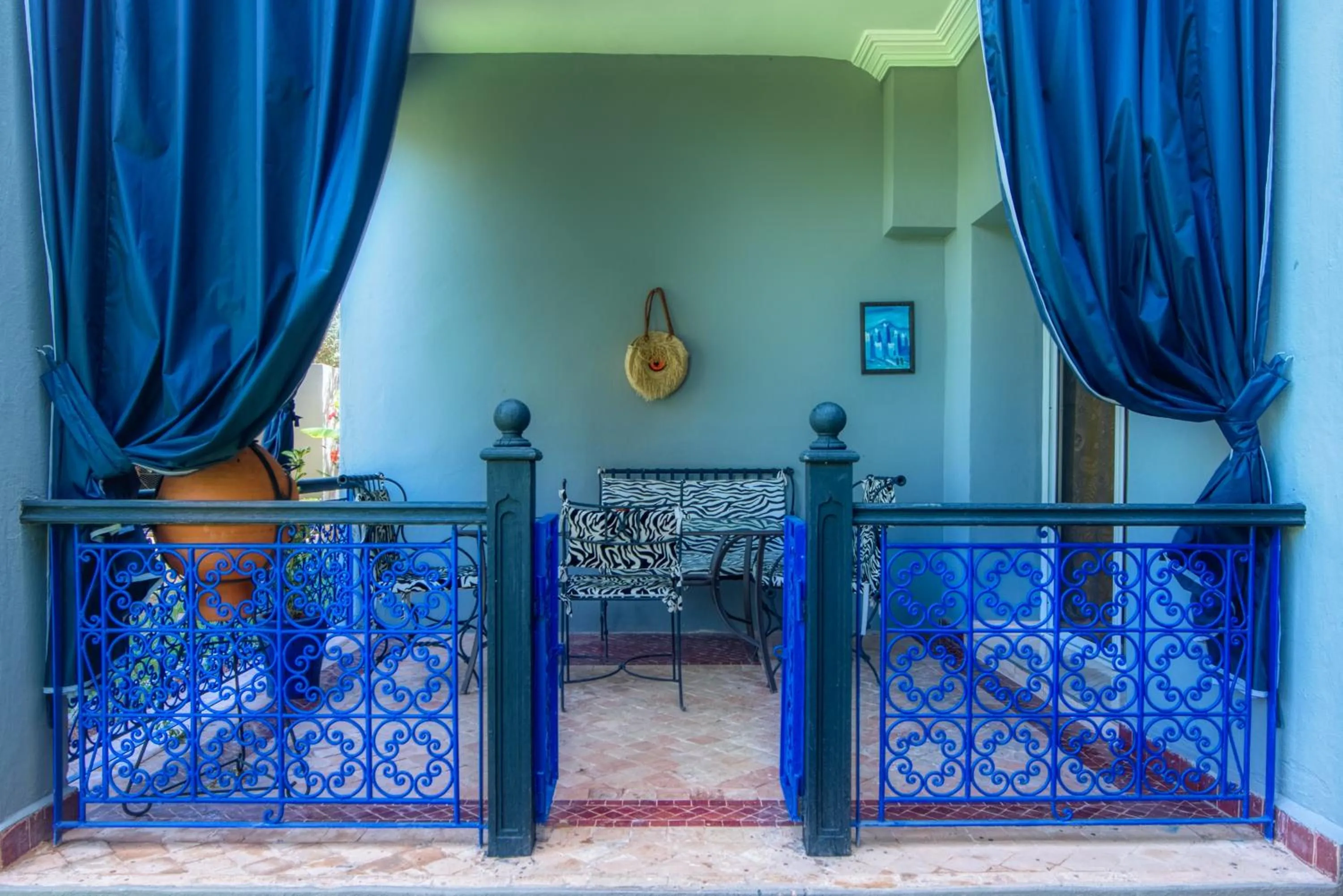 Patio in Villas 95 Appart'Hôtel