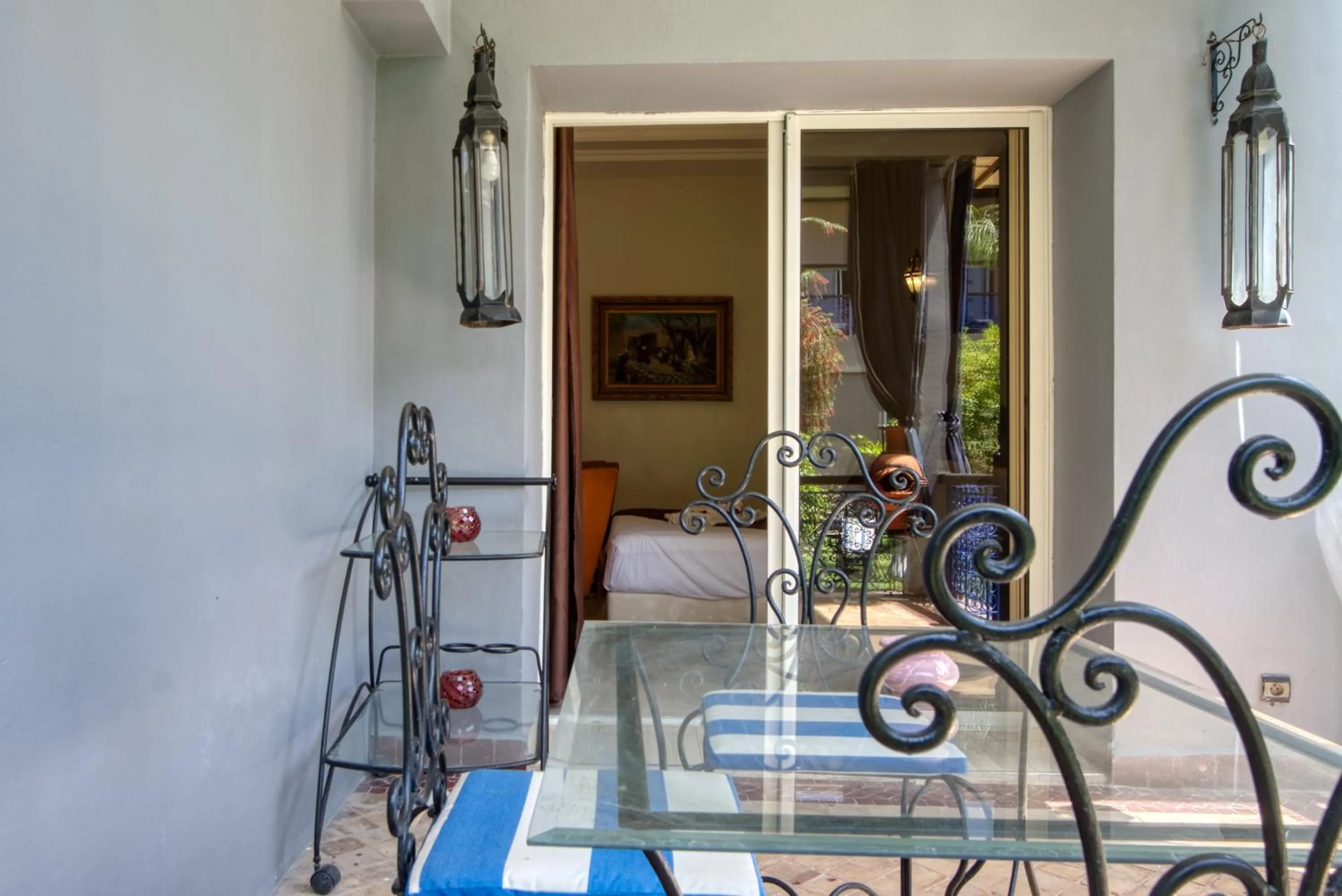 Patio in Villas 95 Appart'Hôtel