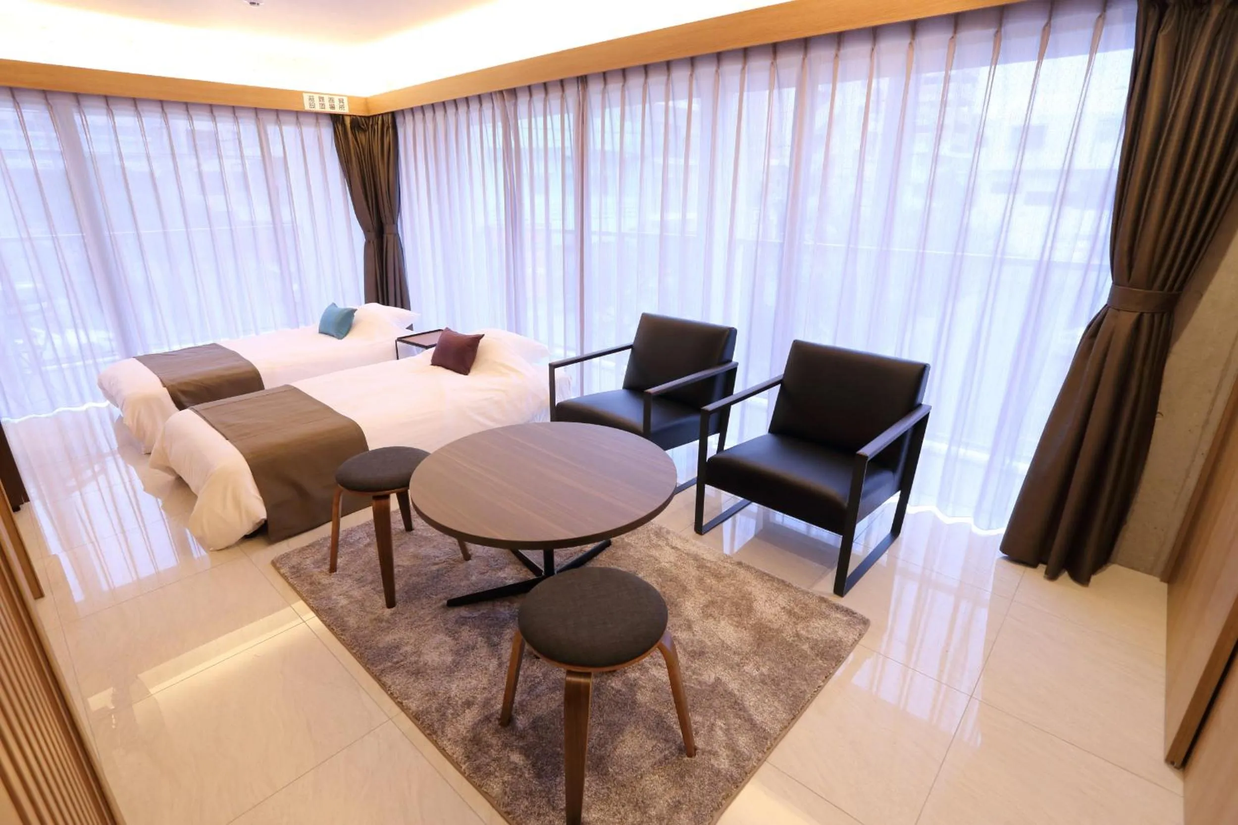 Photo of the whole room in Tabinoteitaku Okinawa Naha