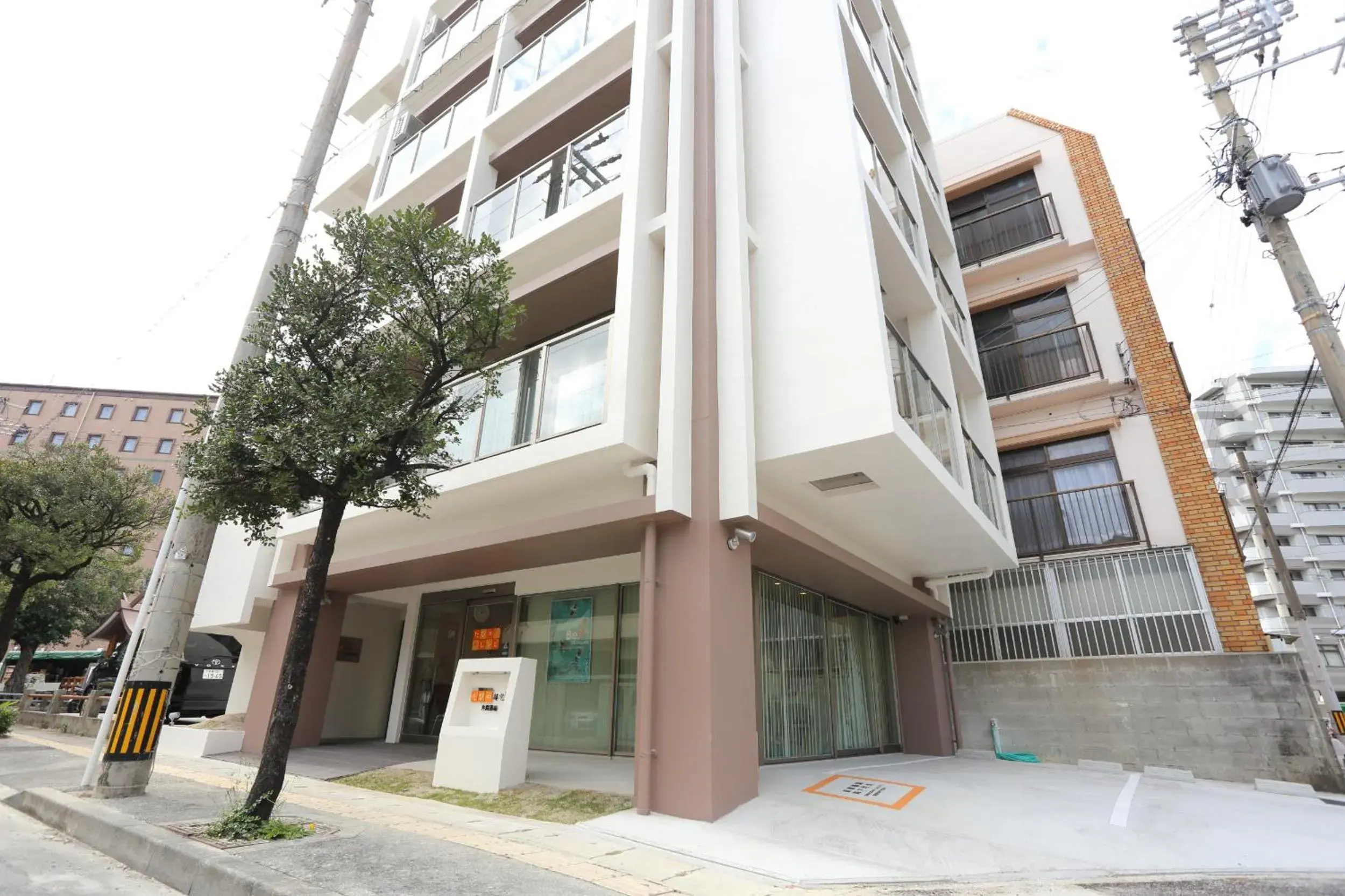 Property building in Tabinoteitaku Okinawa Naha Property building in Tabinoteitaku Okinawa Naha