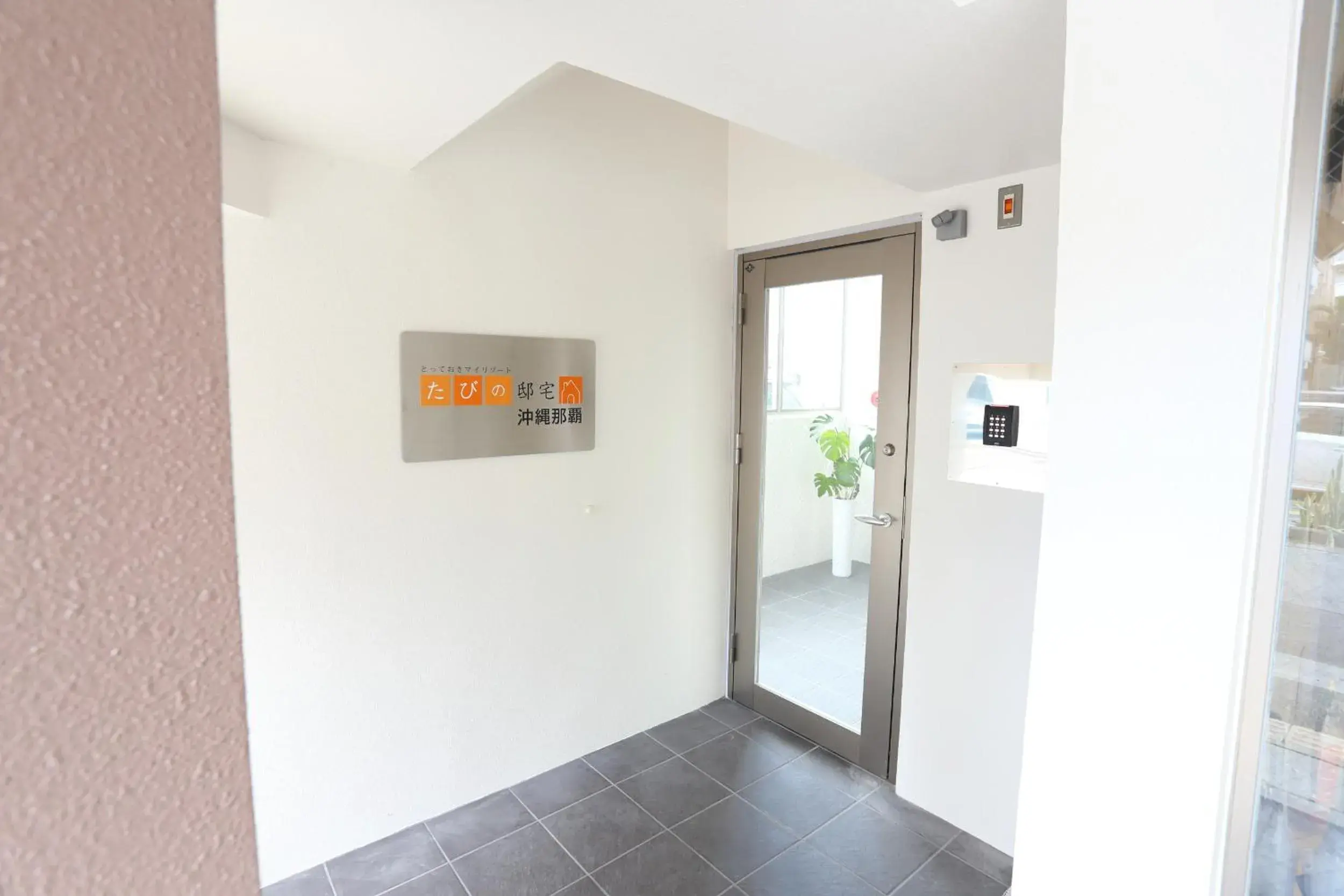 Facade/entrance in Tabinoteitaku Okinawa Naha Facade/entrance in Tabinoteitaku Okinawa Naha