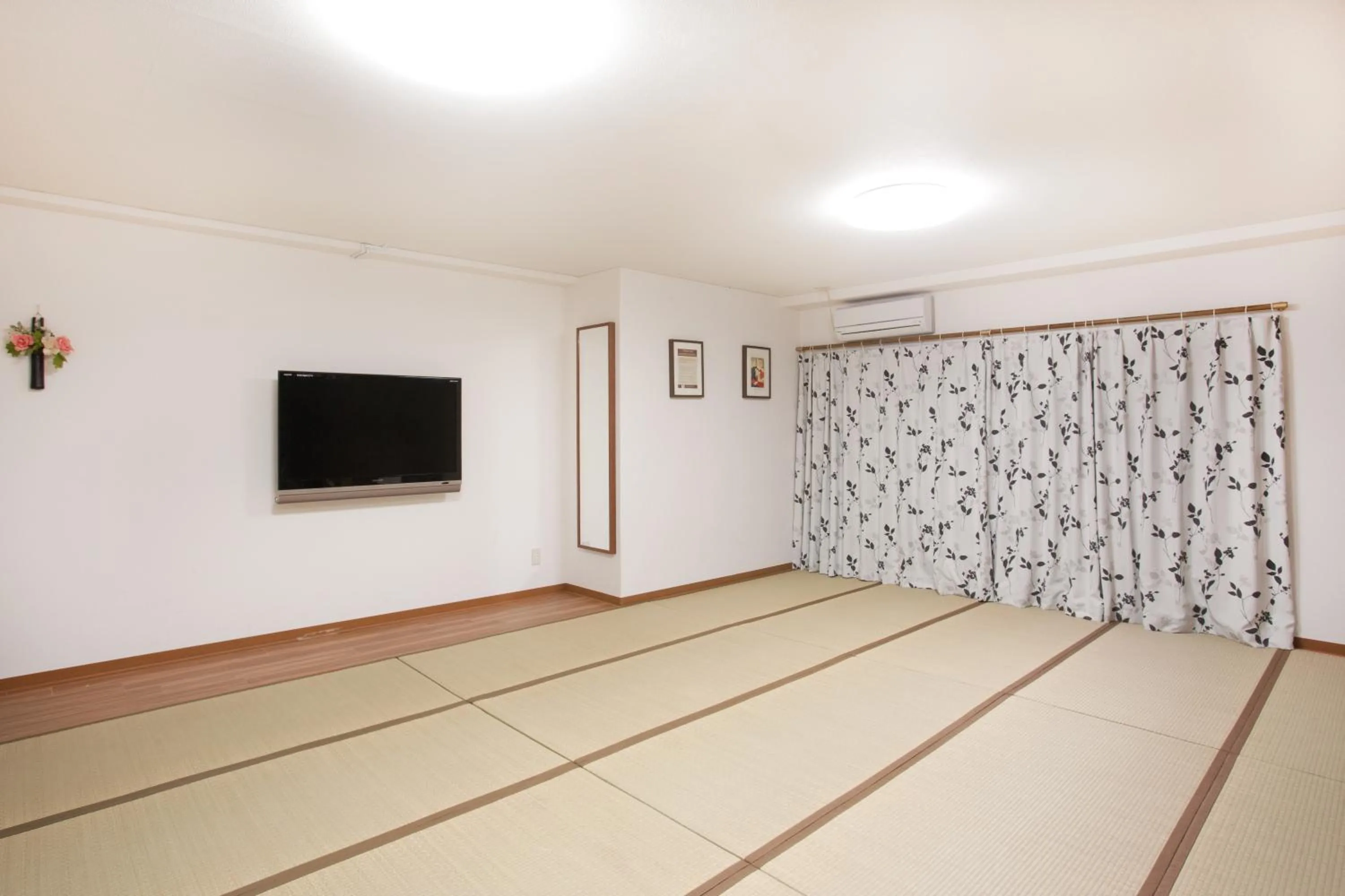 Photo of the whole room in Hanabi Hotel