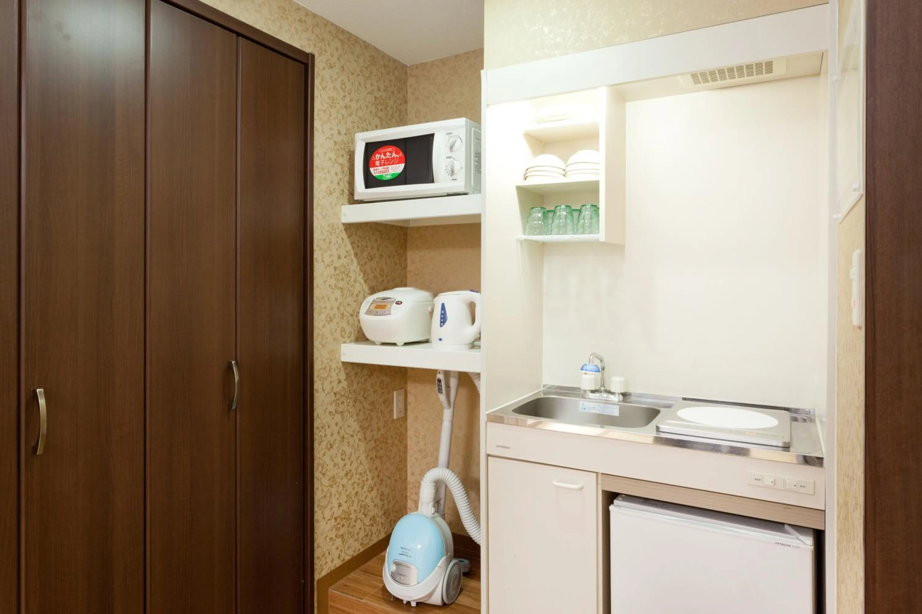 Kitchen or kitchenette in Hanabi Hotel