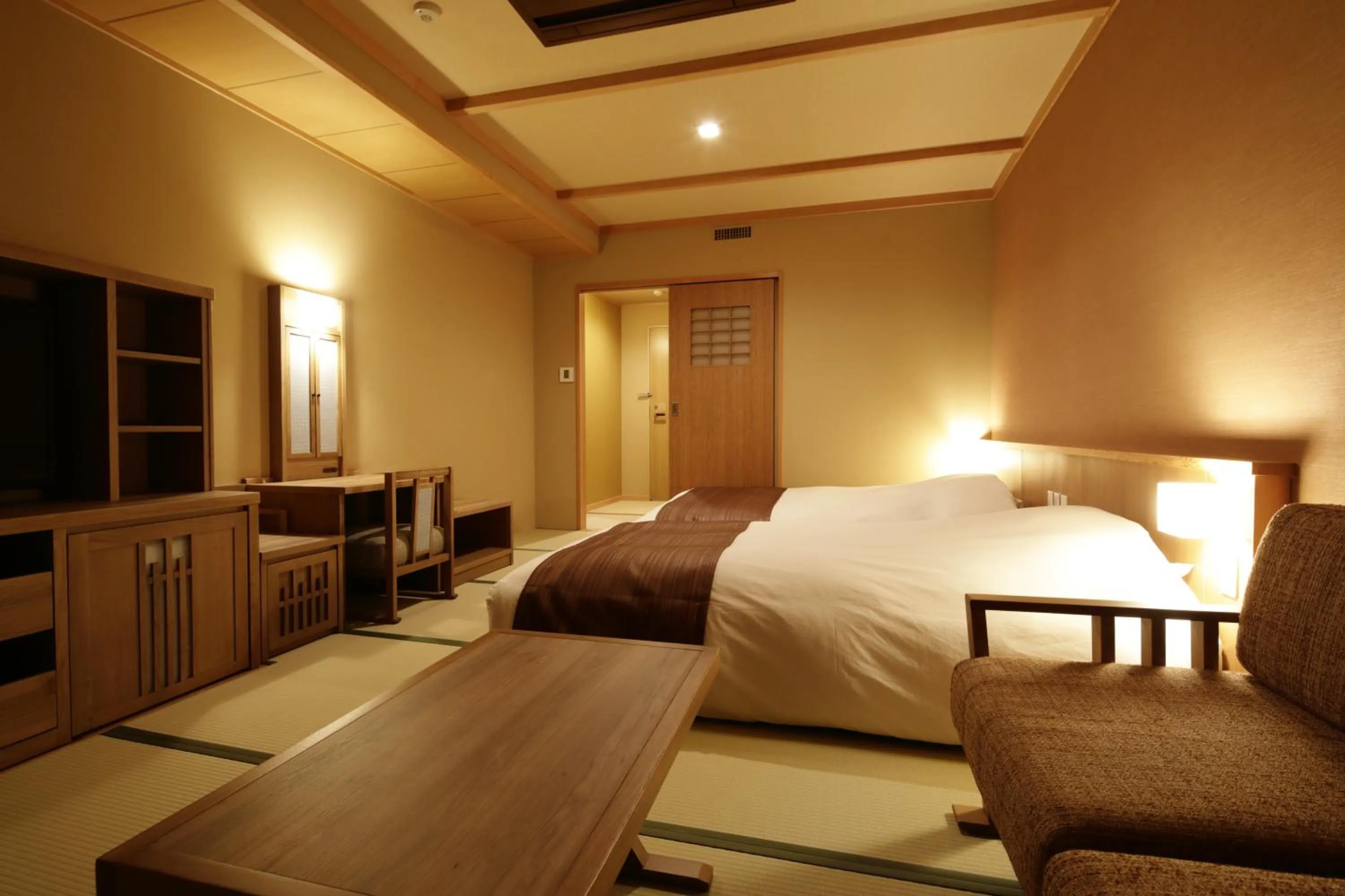 Photo of the whole room, Bed in Onyado Yuinosho, Shirakawago
