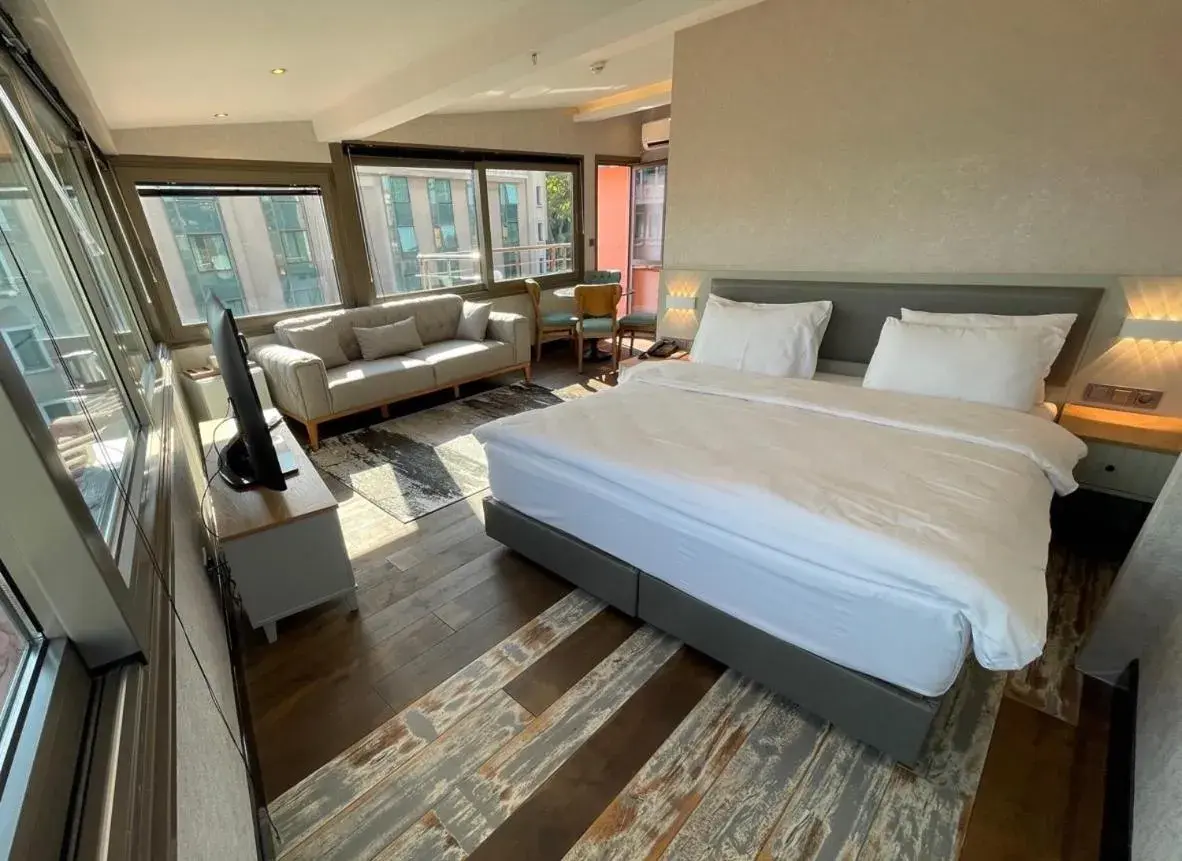 Deluxe Double Room with Sea View in Feri Suites Deluxe Double Room with Sea View in Feri Suites