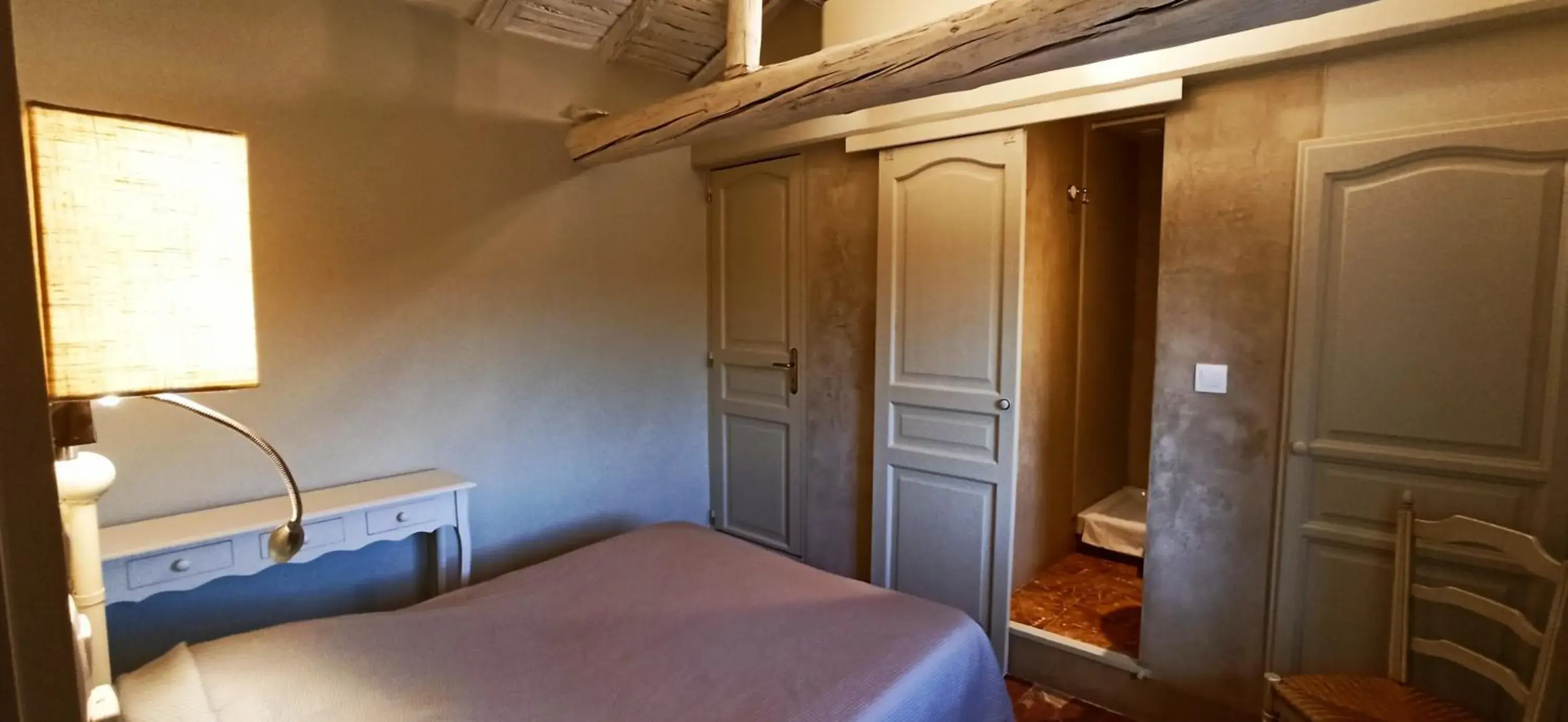 Single Room - single occupancy in Chambres & Tables d'hôtes Moulin de Lavon Single Room - single occupancy in Chambres & Tables d'hôtes Moulin de Lavon