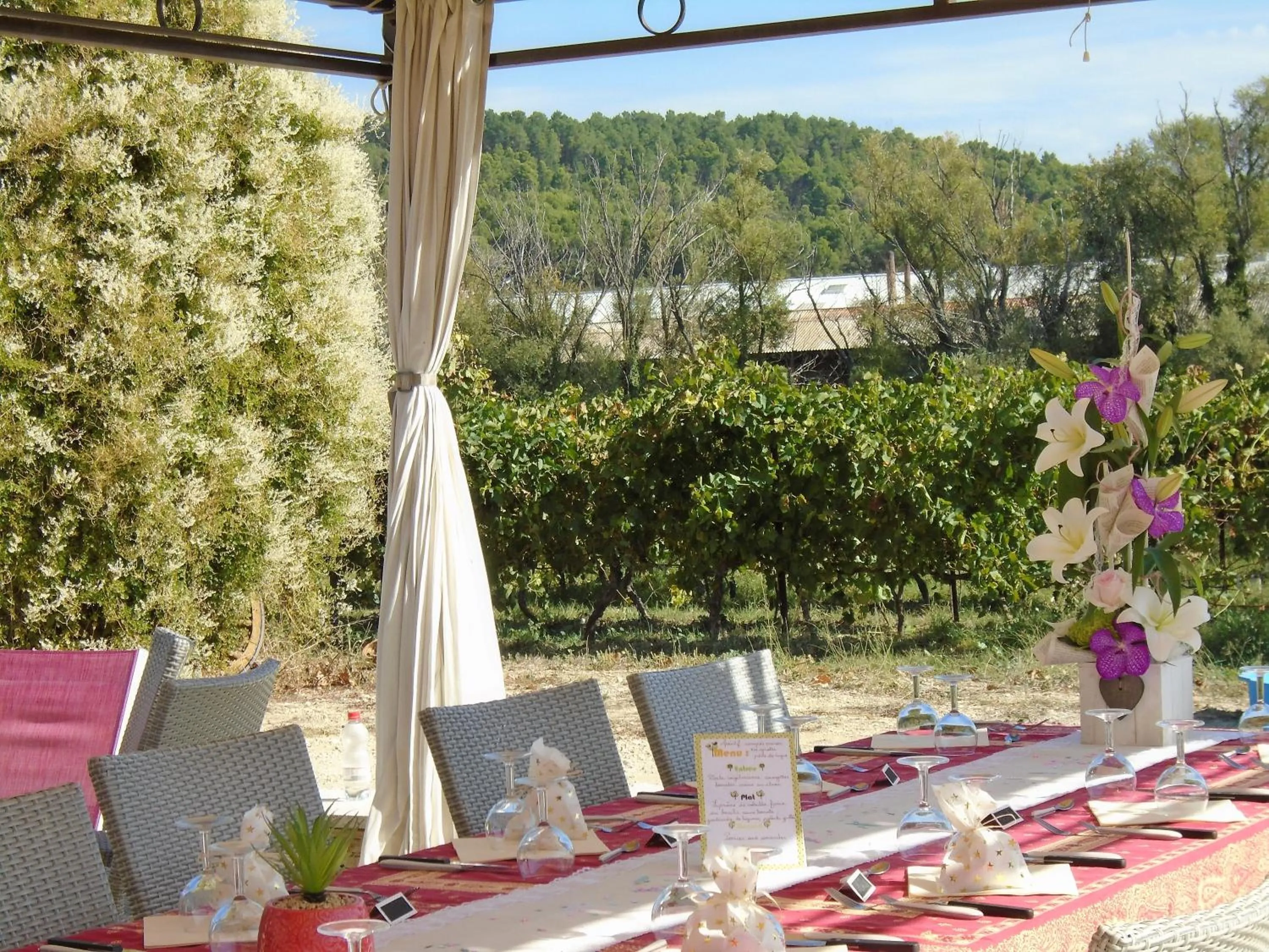 Dining area in Chambres & Tables d'hôtes Moulin de Lavon
