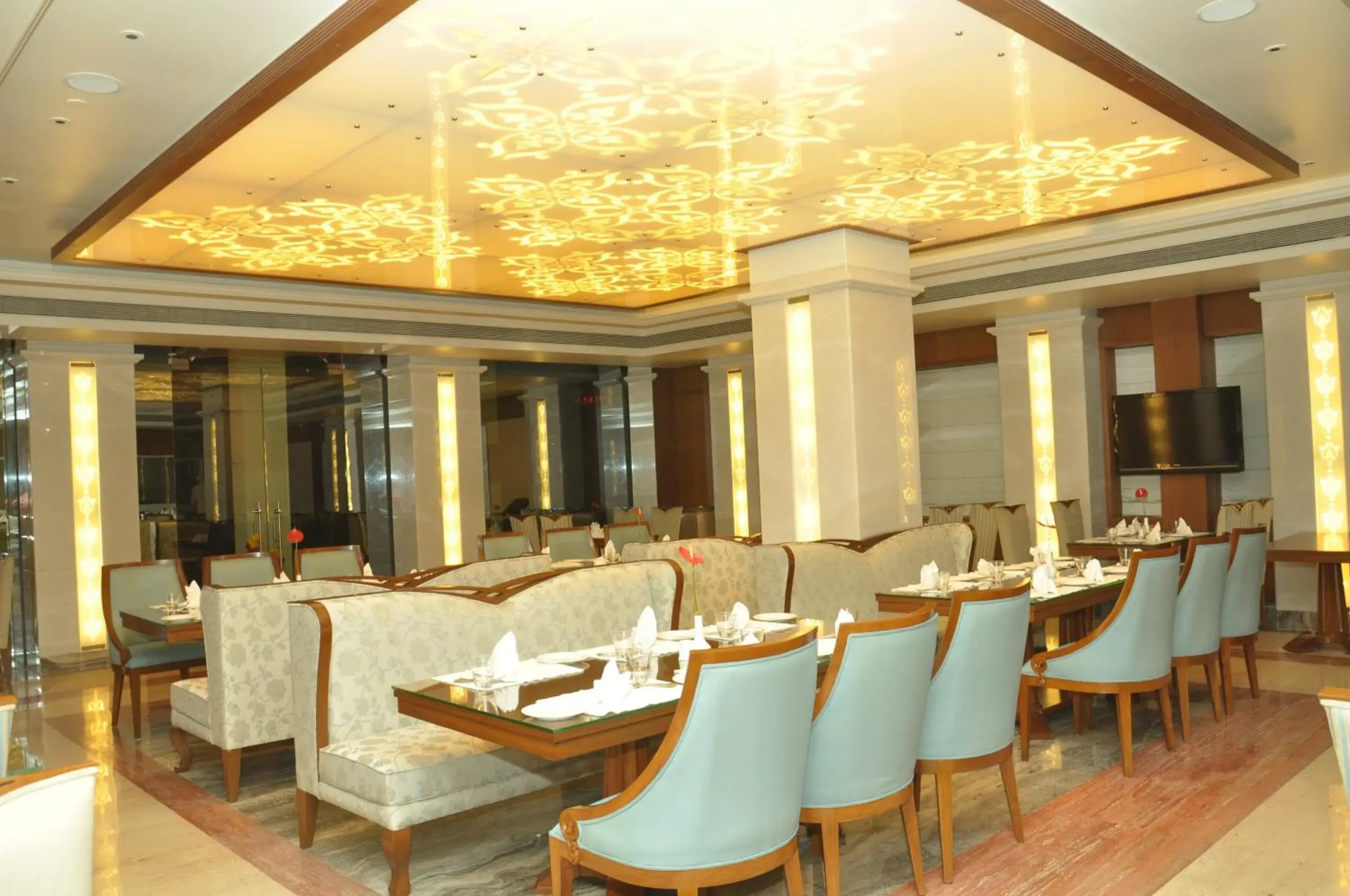Restaurant/places to eat in Royal Tulip Navi Mumbai Restaurant/places to eat in Royal Tulip Navi Mumbai