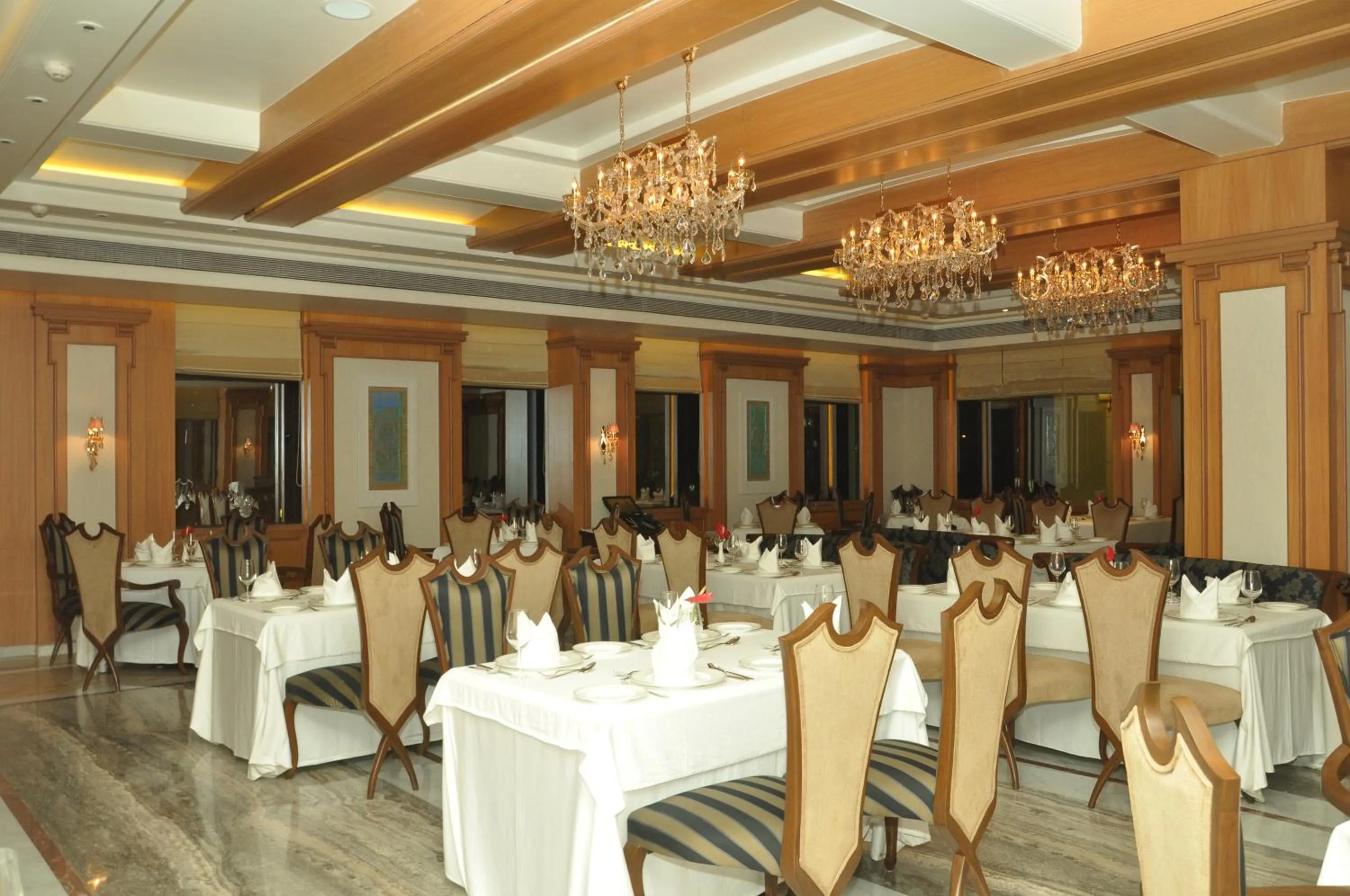 Restaurant/places to eat in Royal Tulip Navi Mumbai