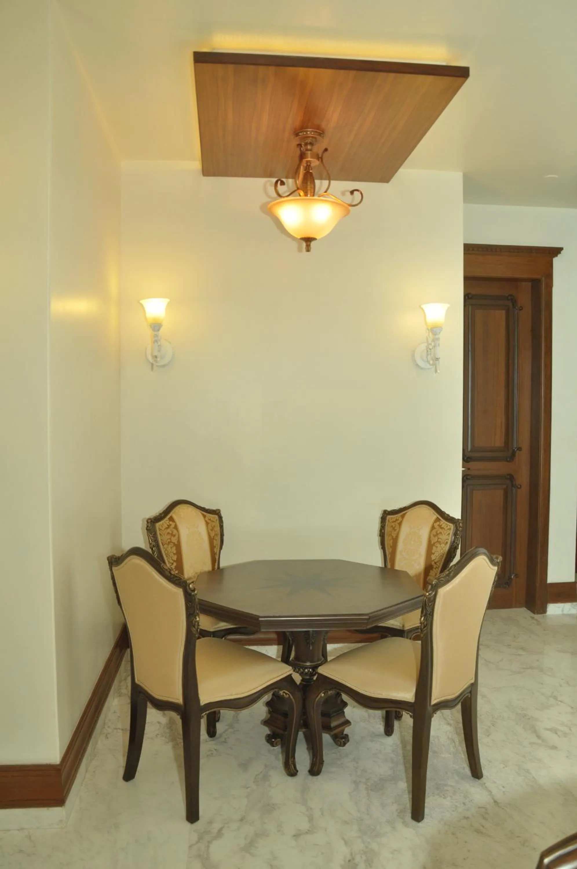 Dining area in Royal Tulip Navi Mumbai