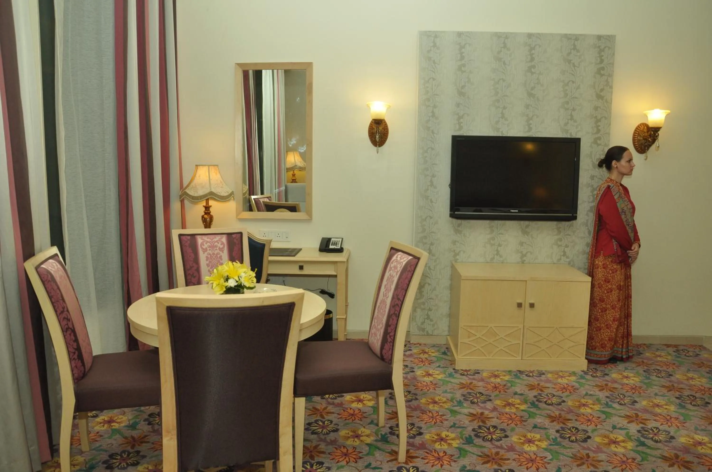 Dining area in Royal Tulip Navi Mumbai