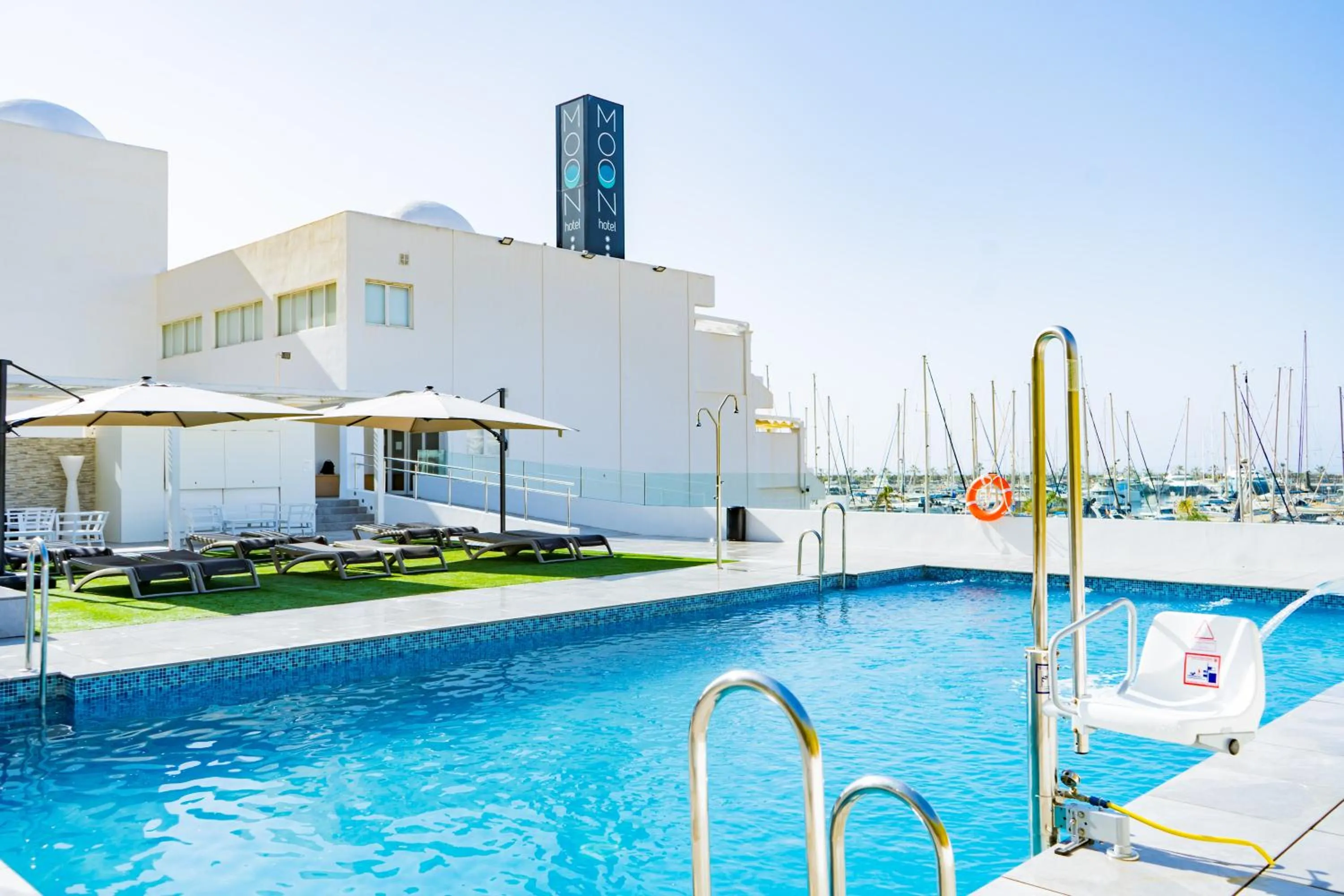 Swimming pool in Moon Hotel & SPA.