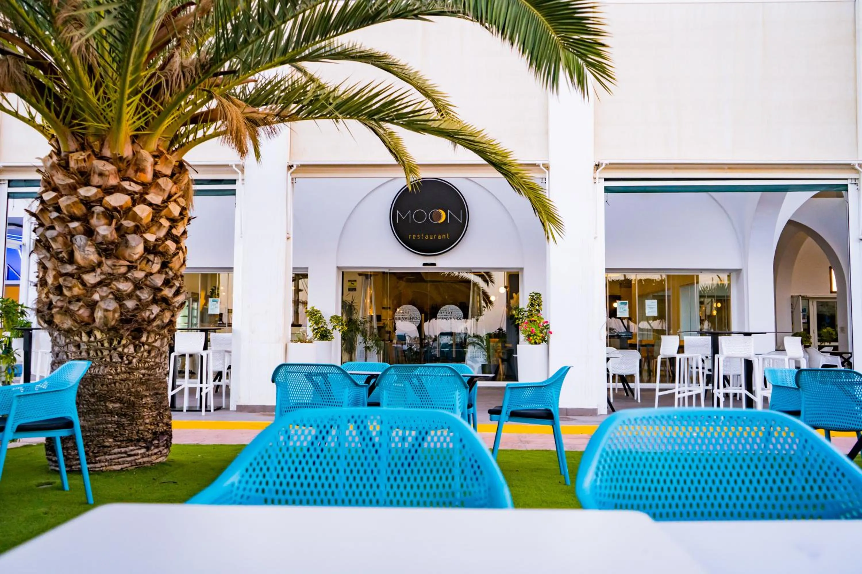 Restaurant/places to eat in Moon Hotel & SPA.