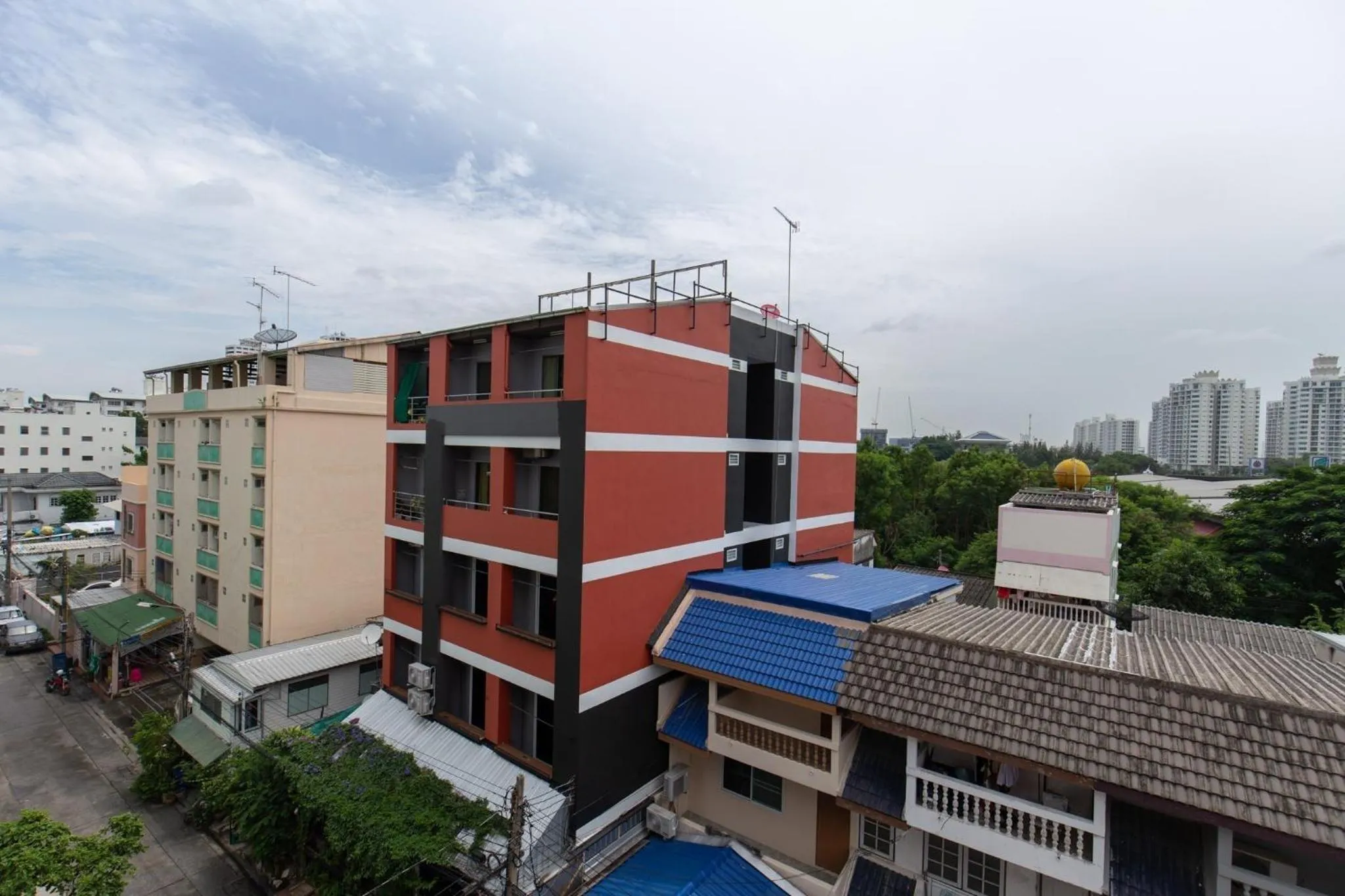 Neighbourhood in Mango 10 House