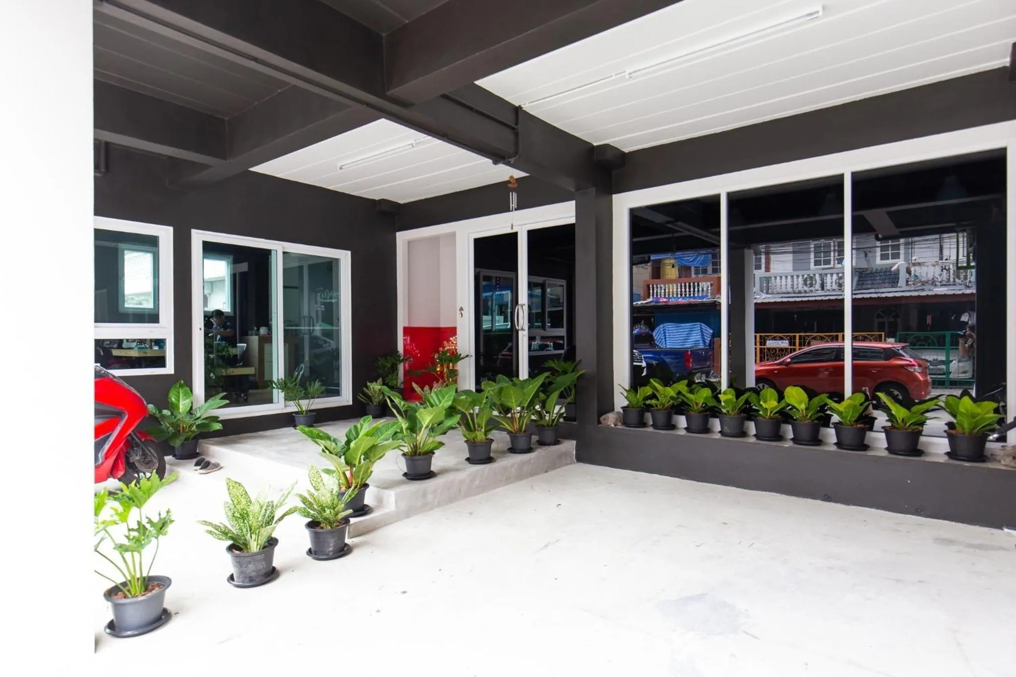 Parking in Mango 10 House