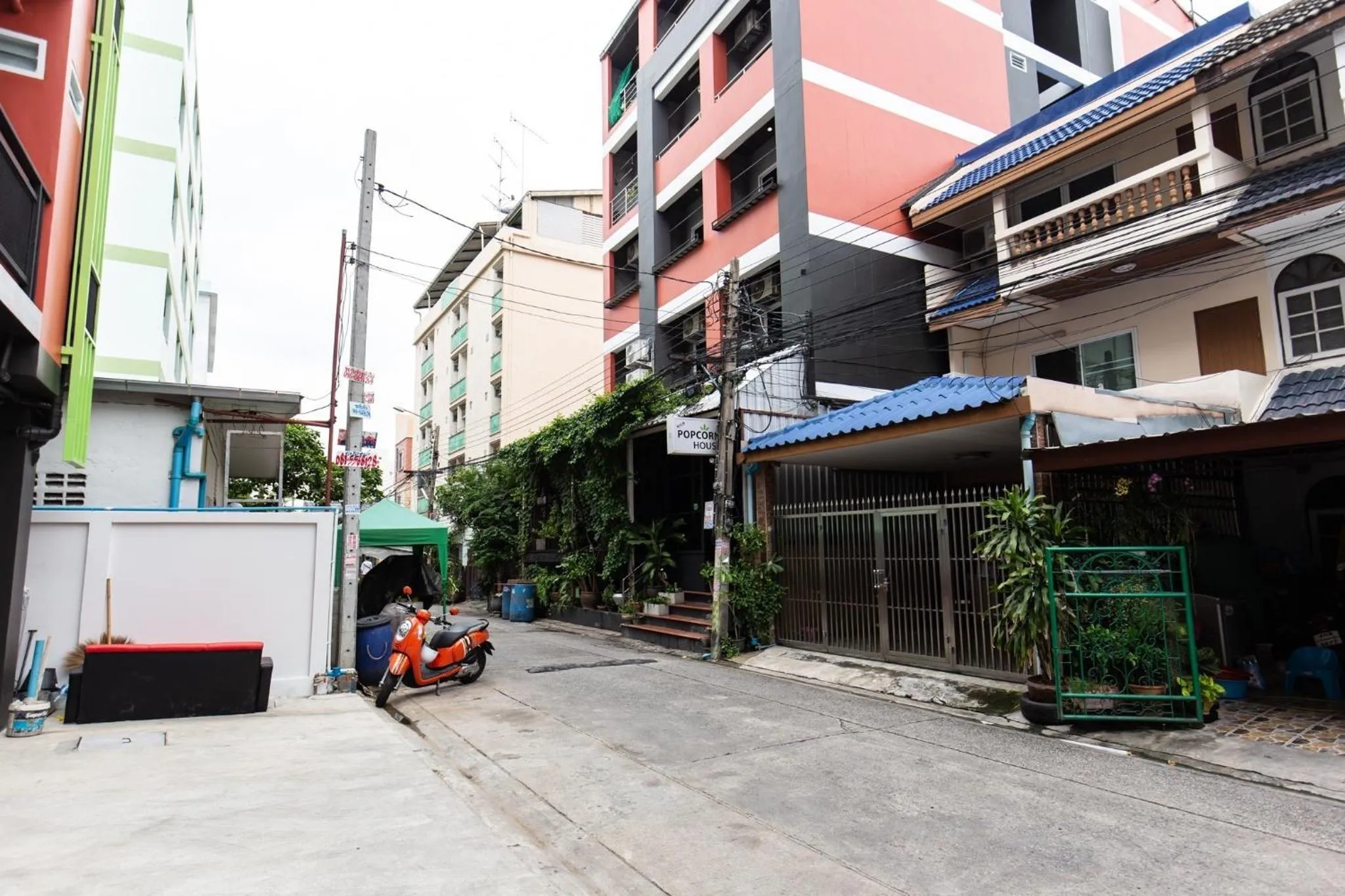 Street view in Mango 10 House