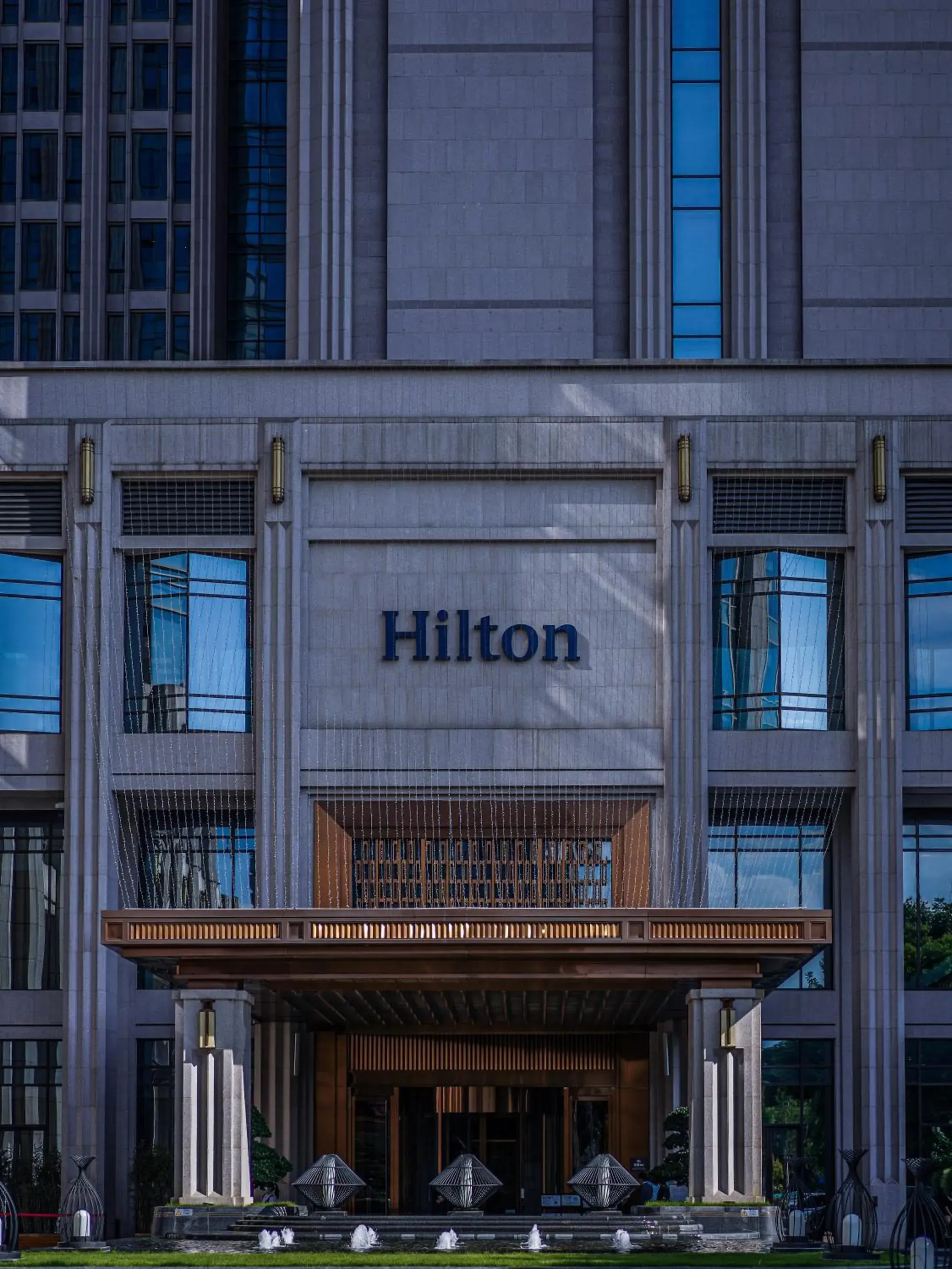 Property building in Hilton Chengdu Chenghua - Close to Panda Base and Chunxi Road Property building in Hilton Chengdu Chenghua - Close to Panda Base and Chunxi Road