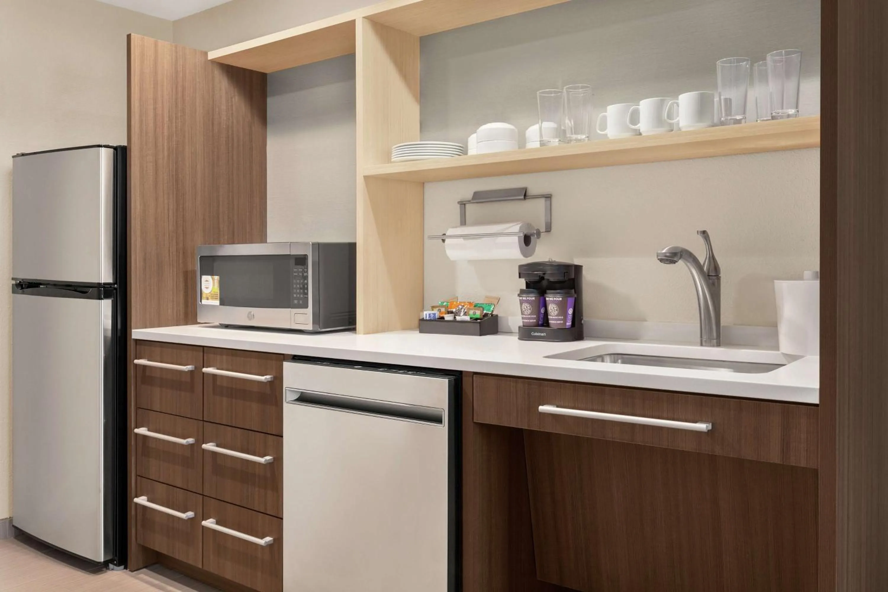 Kitchen or kitchenette in Home2 Suites By Hilton Silver Spring