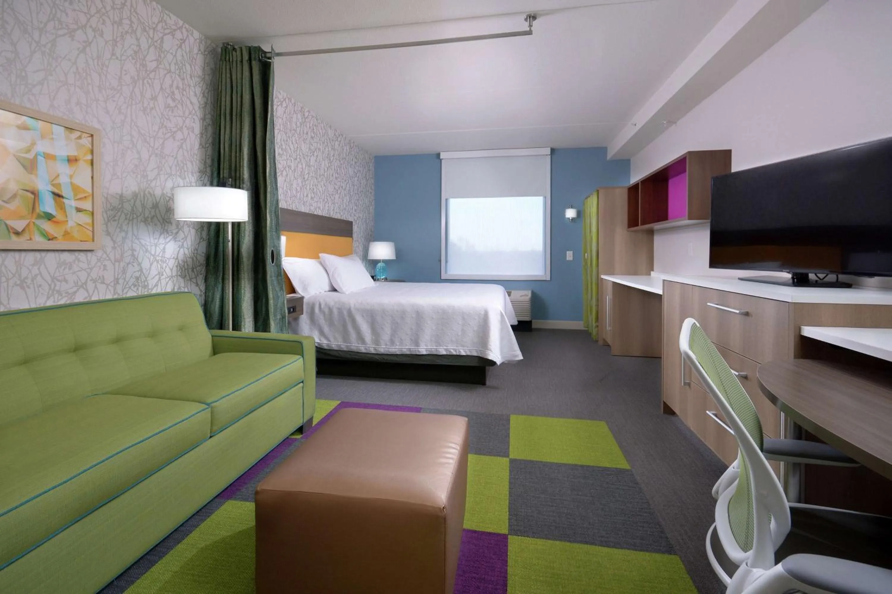 Living room, Bed in Home2 Suites By Hilton Duncan