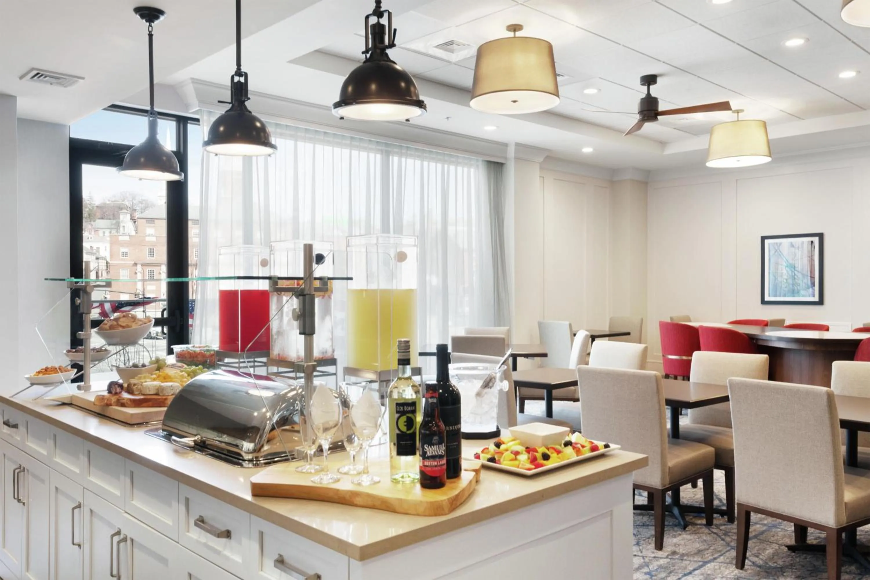 Dining area in Homewood Suites by Hilton Providence Downtown