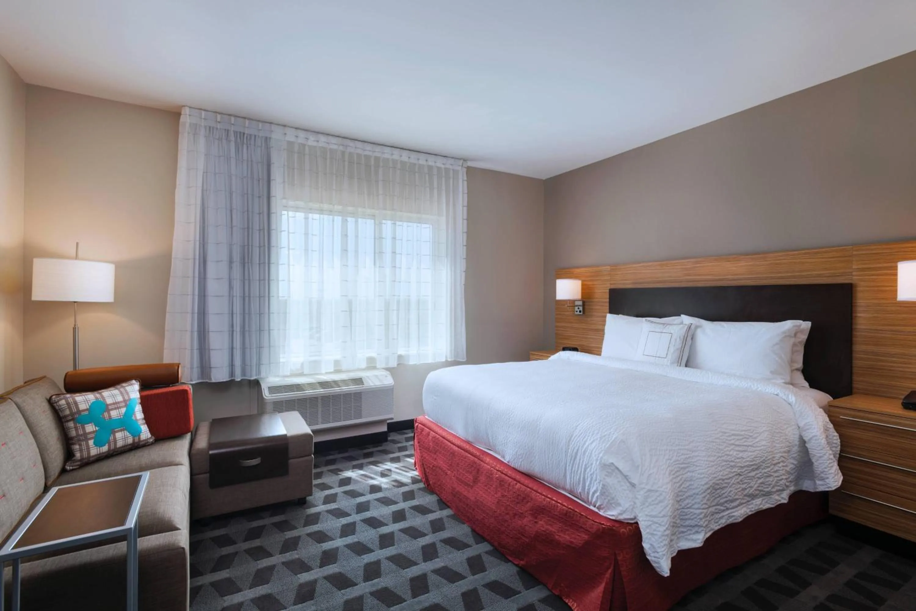 Photo of the whole room, Bed in TownePlace Suites by Marriott Dallas DFW Airport North/Irving
