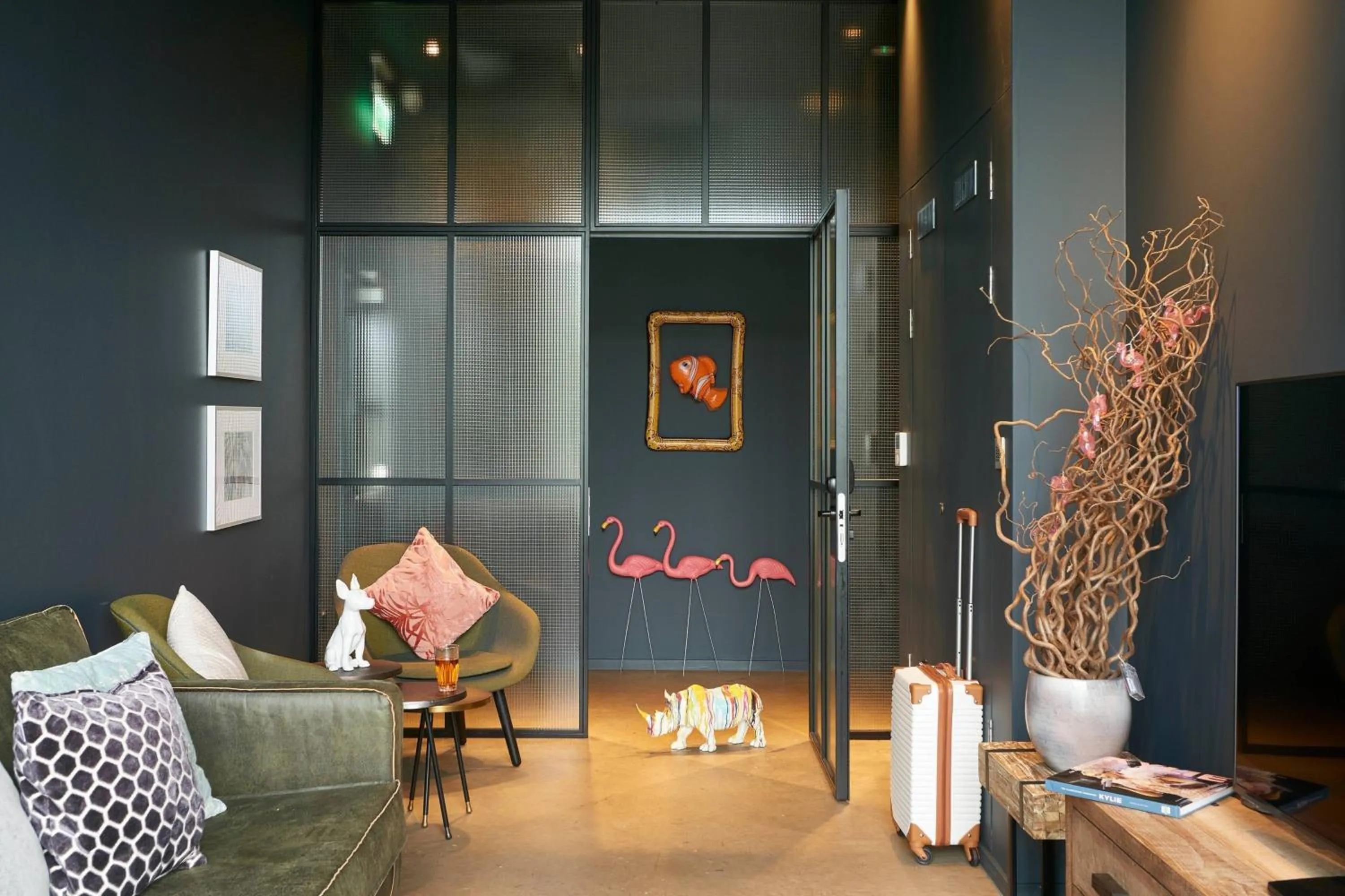 Lounge or bar in Moxy Edinburgh Airport