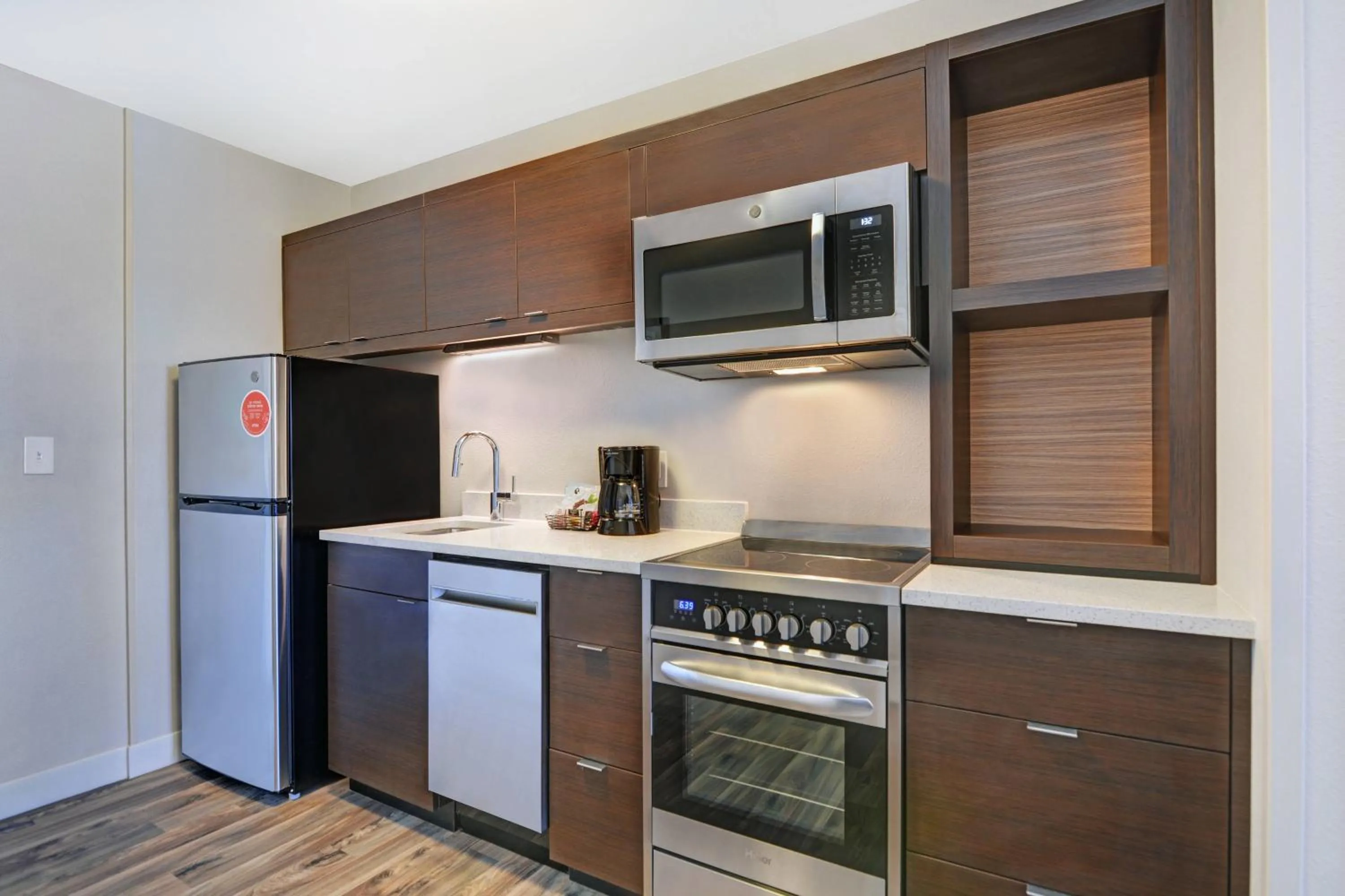 Kitchen or kitchenette in TownePlace Suites by Marriott Jackson Airport/Flowood