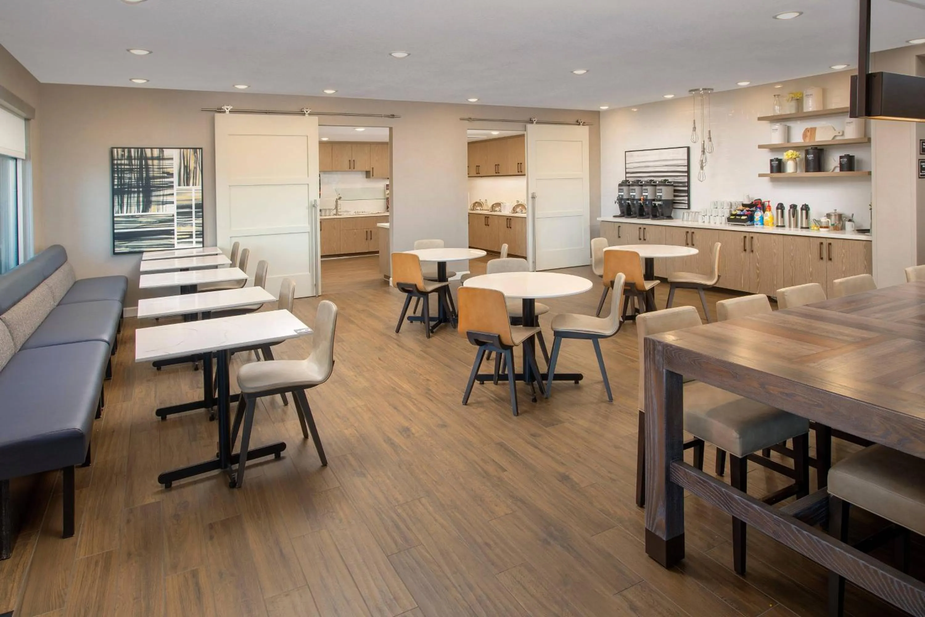 Restaurant/places to eat in Residence Inn by Marriott Modesto North