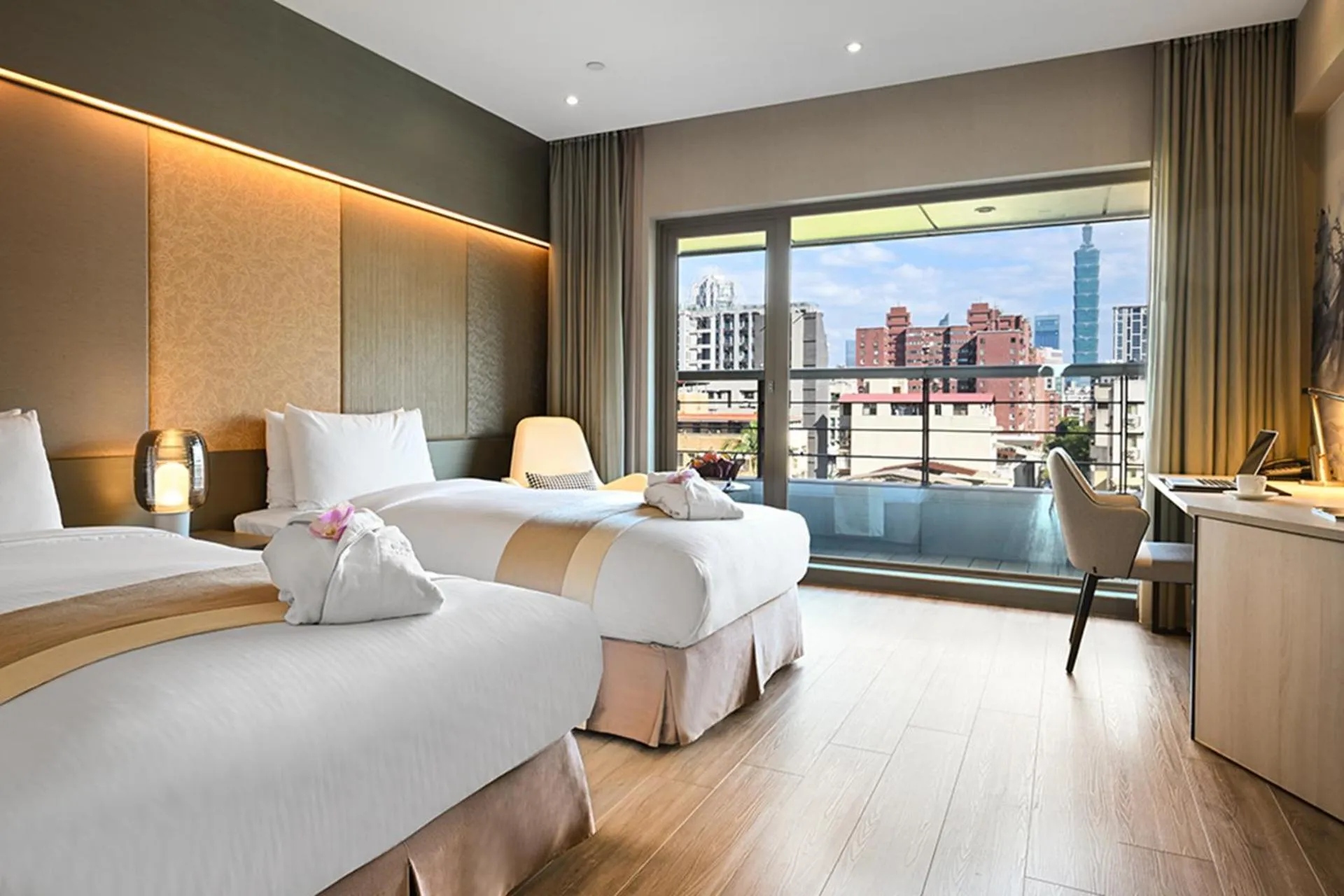 Bedroom, Bed in Park Taipei Hotel