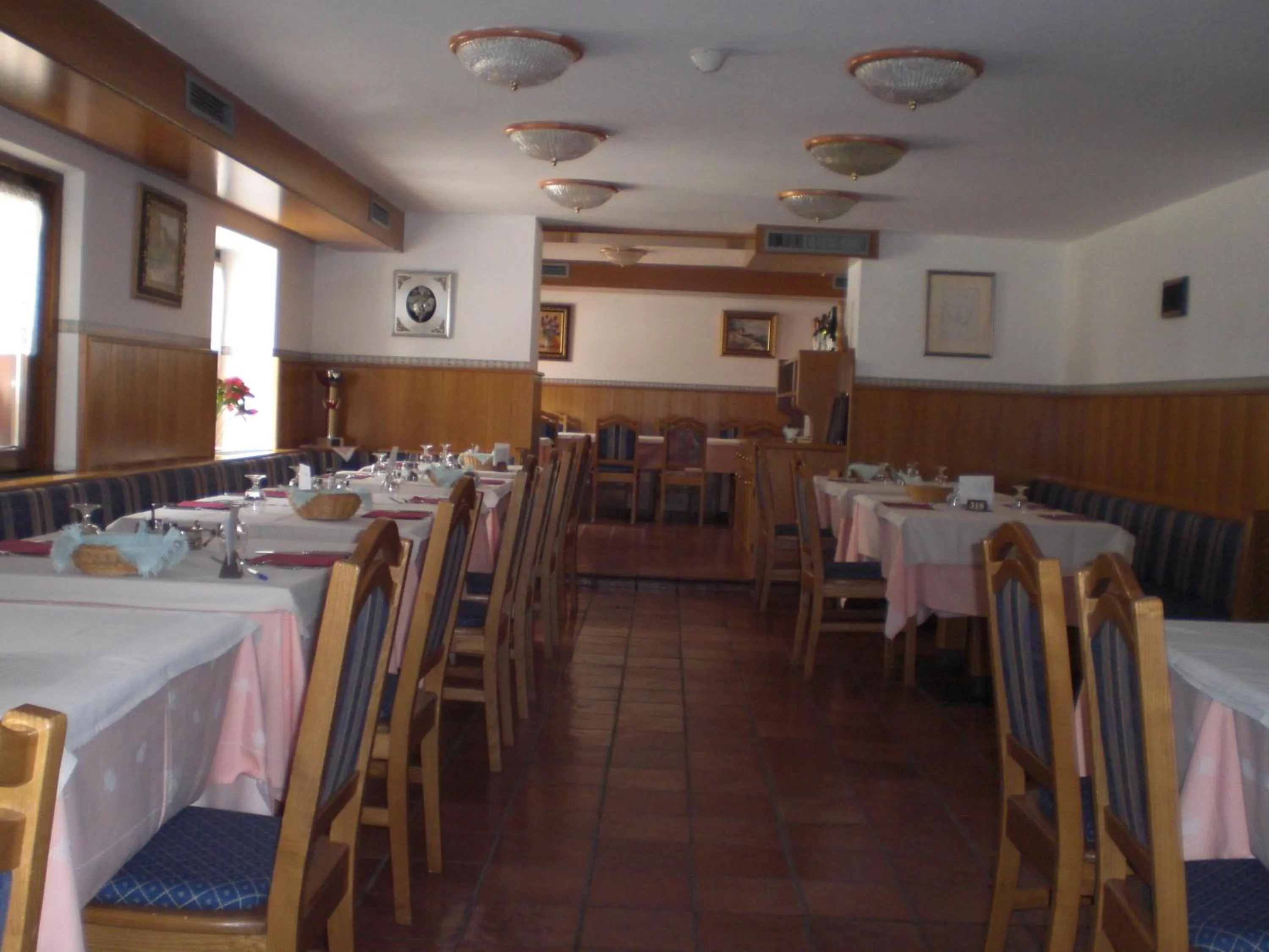 Restaurant/places to eat in Hotel Edelweiss