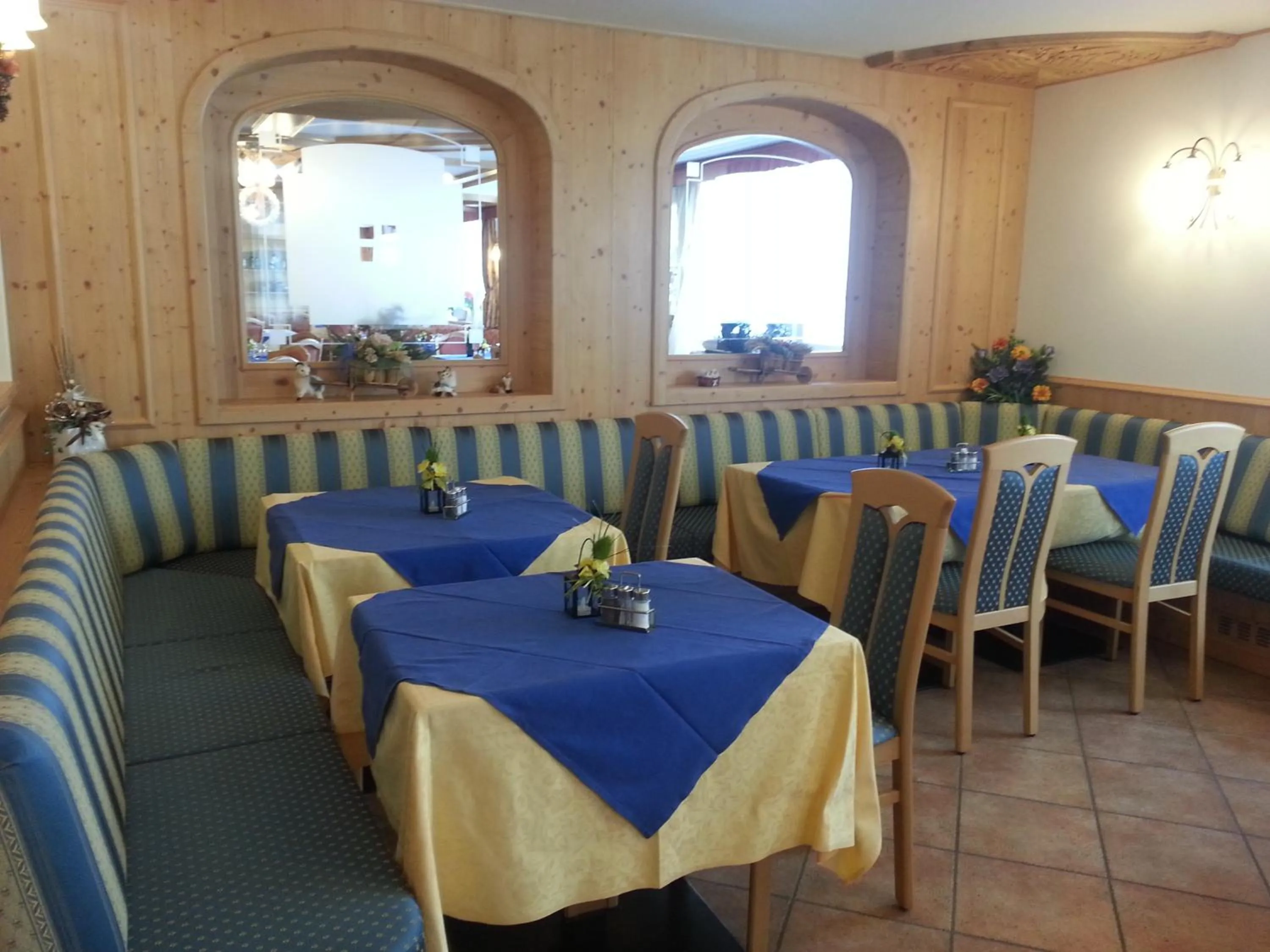 Restaurant/places to eat in Hotel Panorama