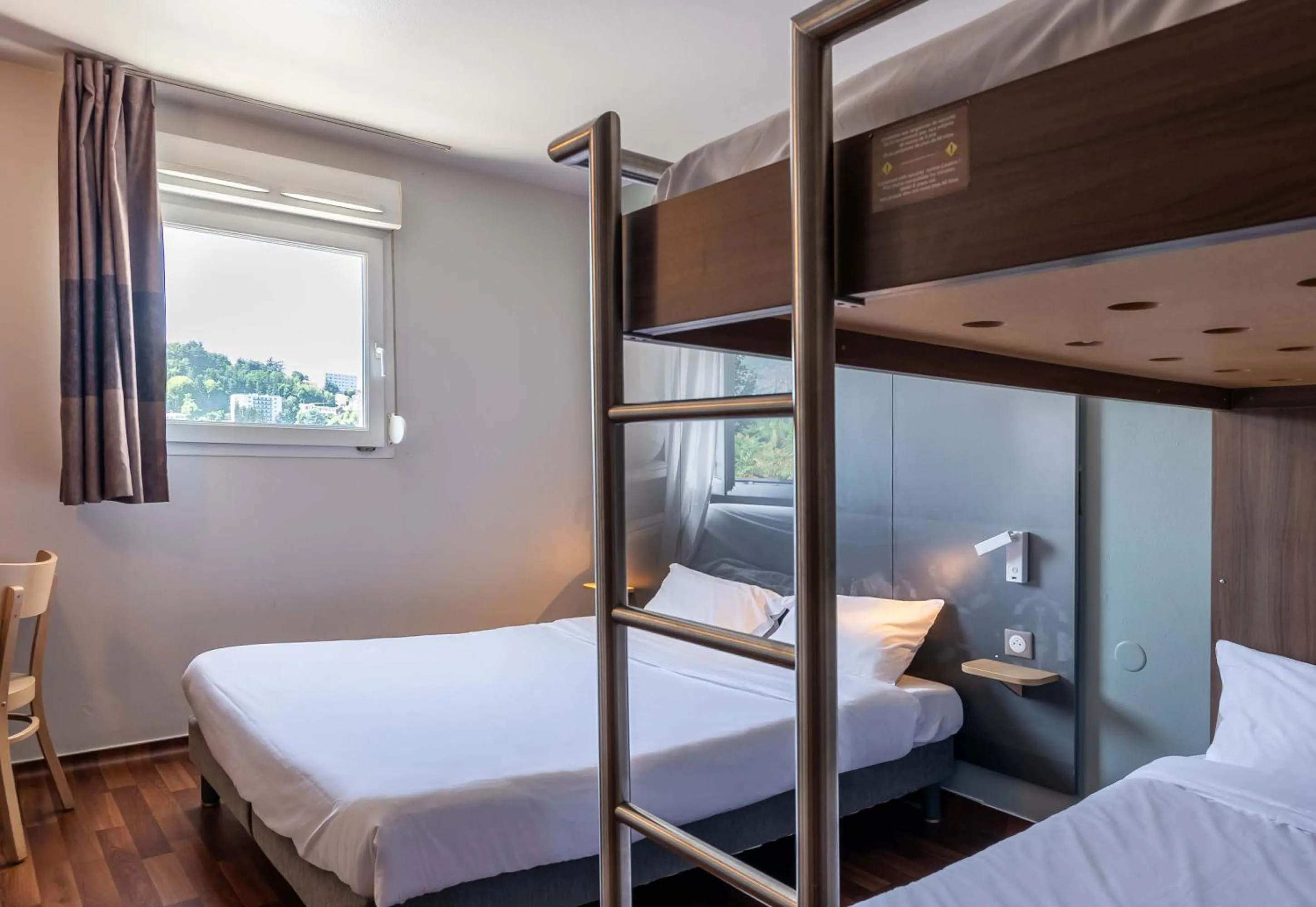 Bedroom, Bed in B&B HOTEL Saint-Etienne Monthieu