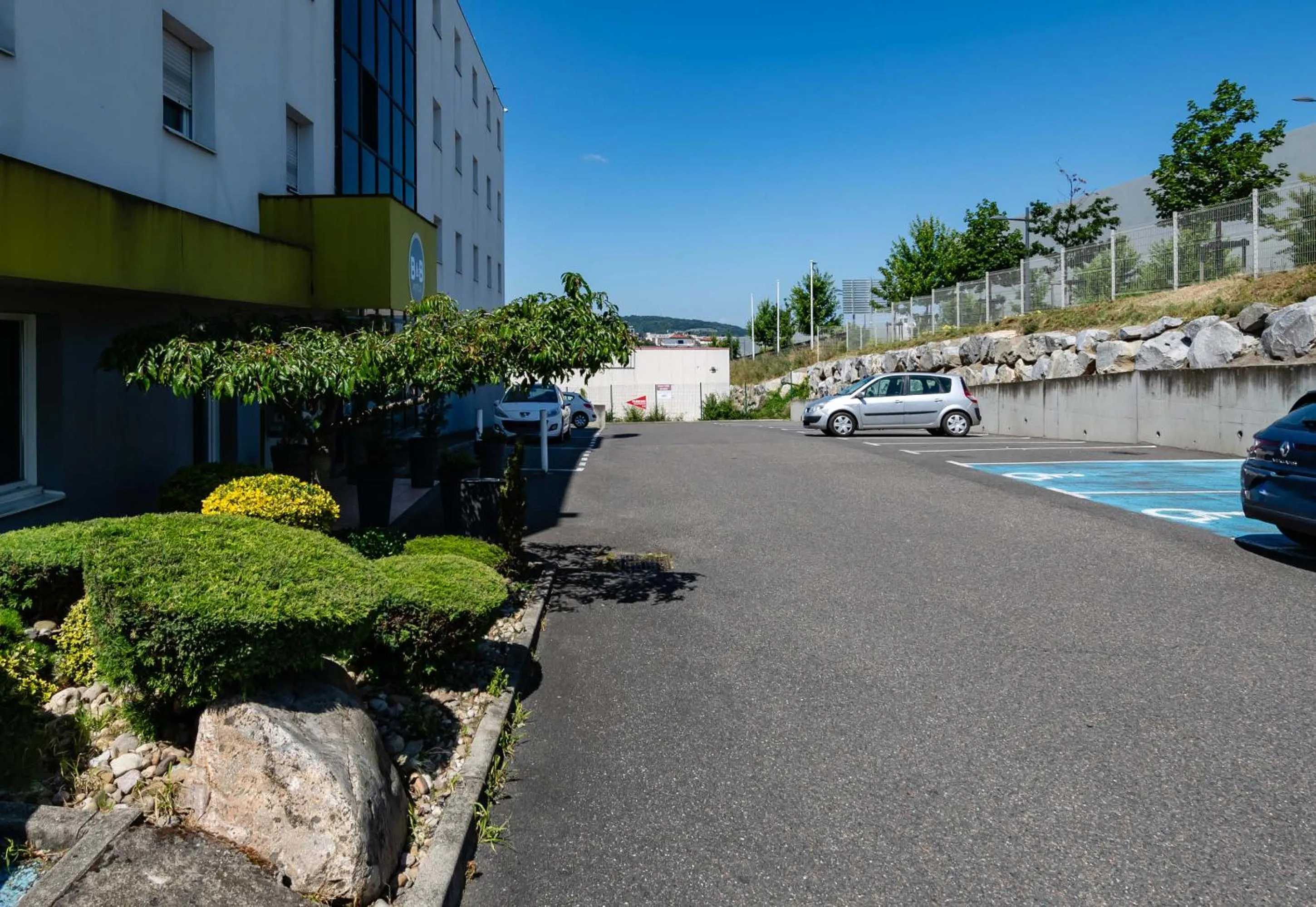 Parking in B&B HOTEL Saint-Etienne Monthieu