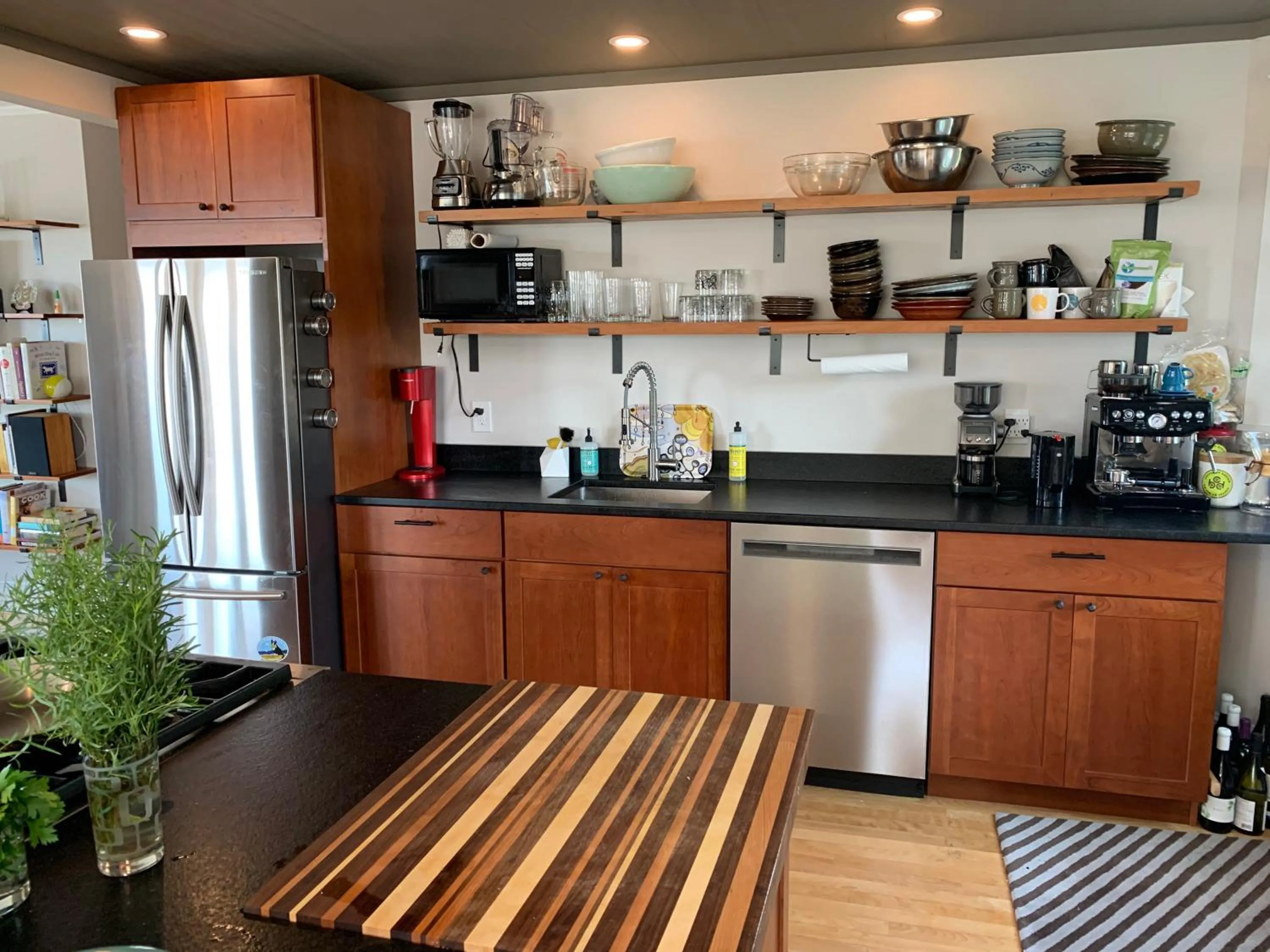 Coffee/tea facilities in 62 Views