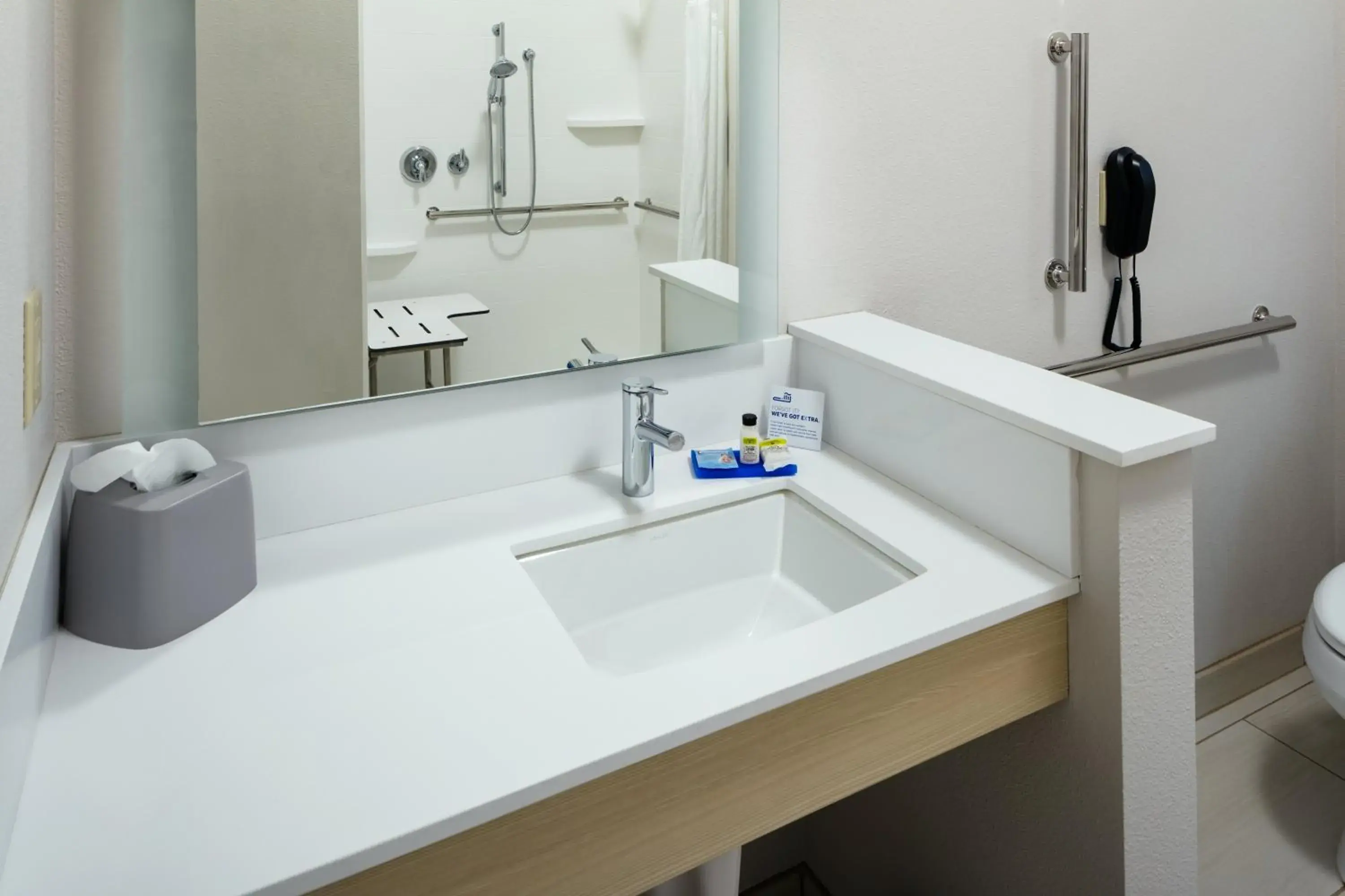 Photo of the whole room in Holiday Inn Express & Suites - Medford by IHG Photo of the whole room in Holiday Inn Express & Suites - Medford by IHG