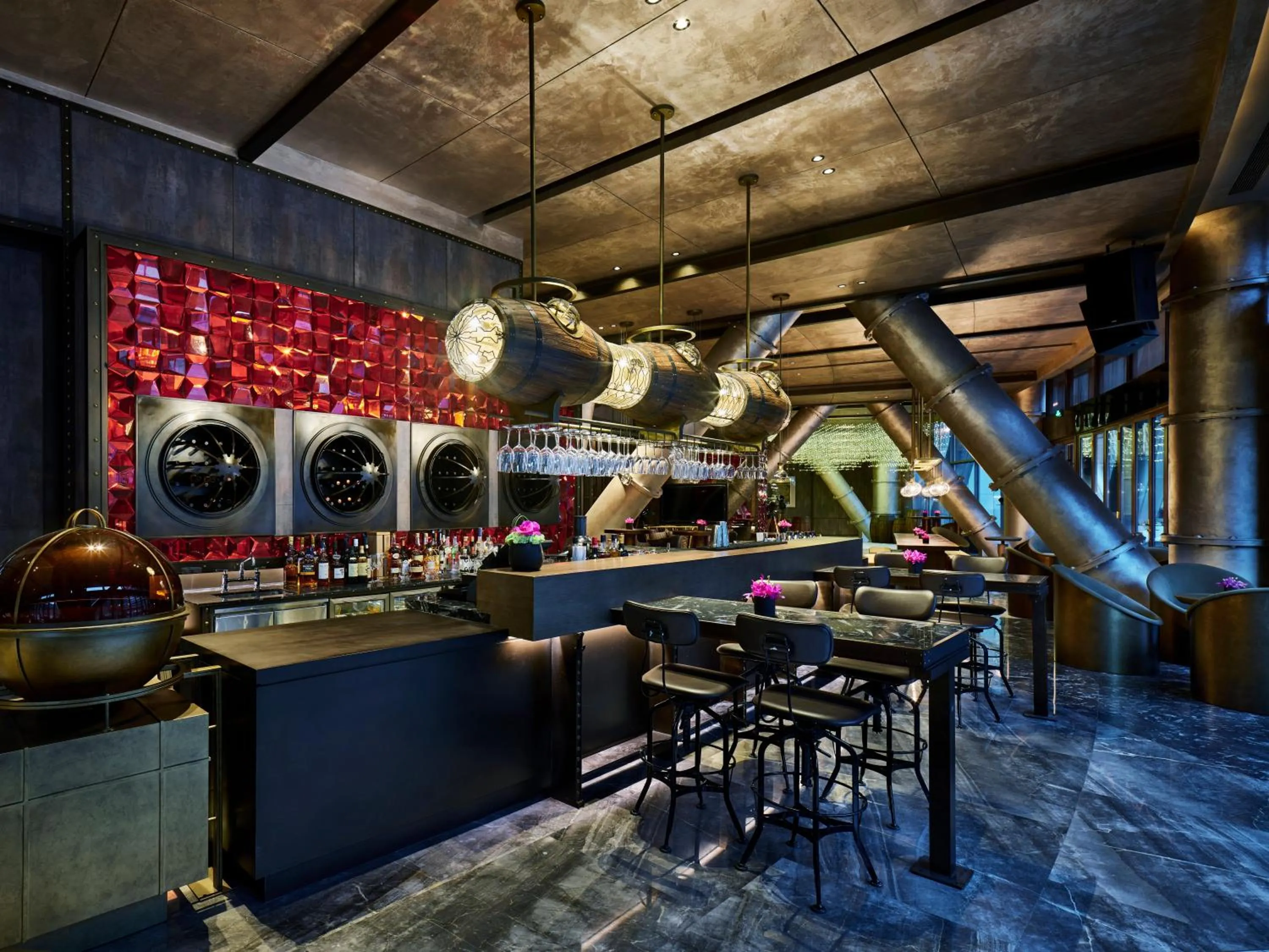 Lounge or bar in InterContinental Shanghai Wonderland, an IHG Hotel