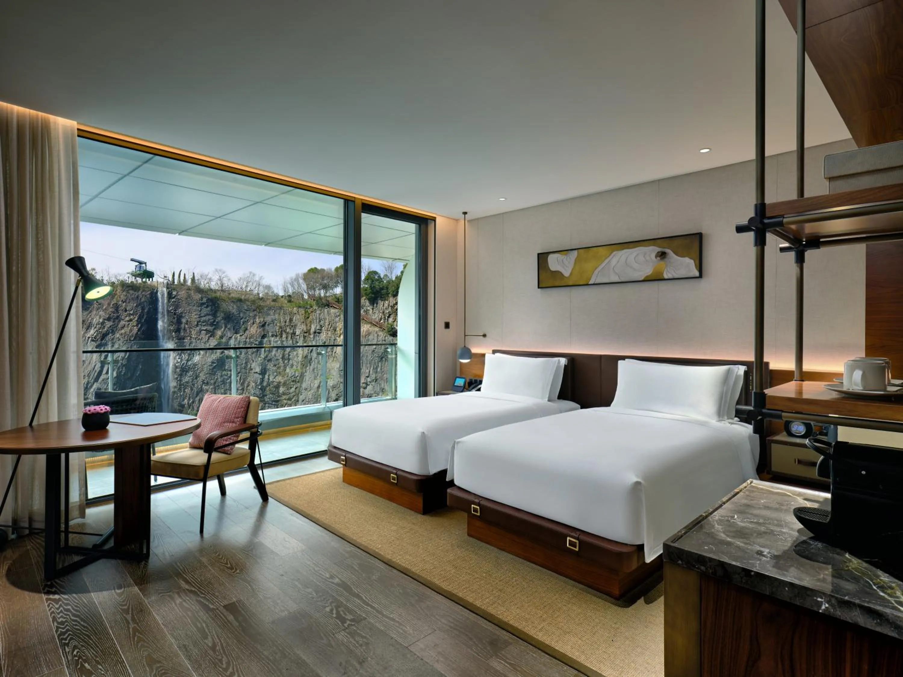 Photo of the whole room, Bed in InterContinental Shanghai Wonderland, an IHG Hotel