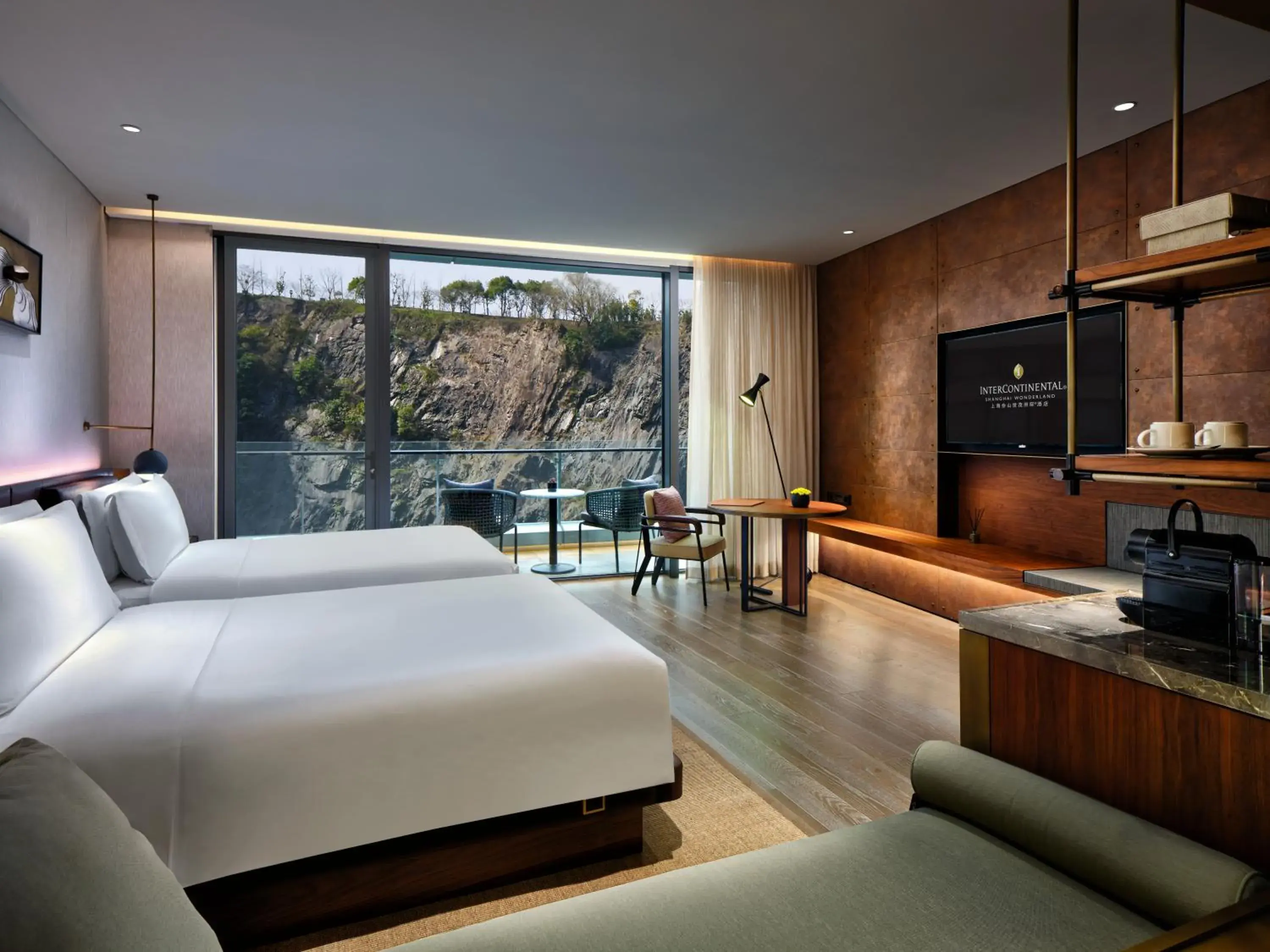 Photo of the whole room, Bed in InterContinental Shanghai Wonderland, an IHG Hotel Photo of the whole room, Bed in InterContinental Shanghai Wonderland, an IHG Hotel